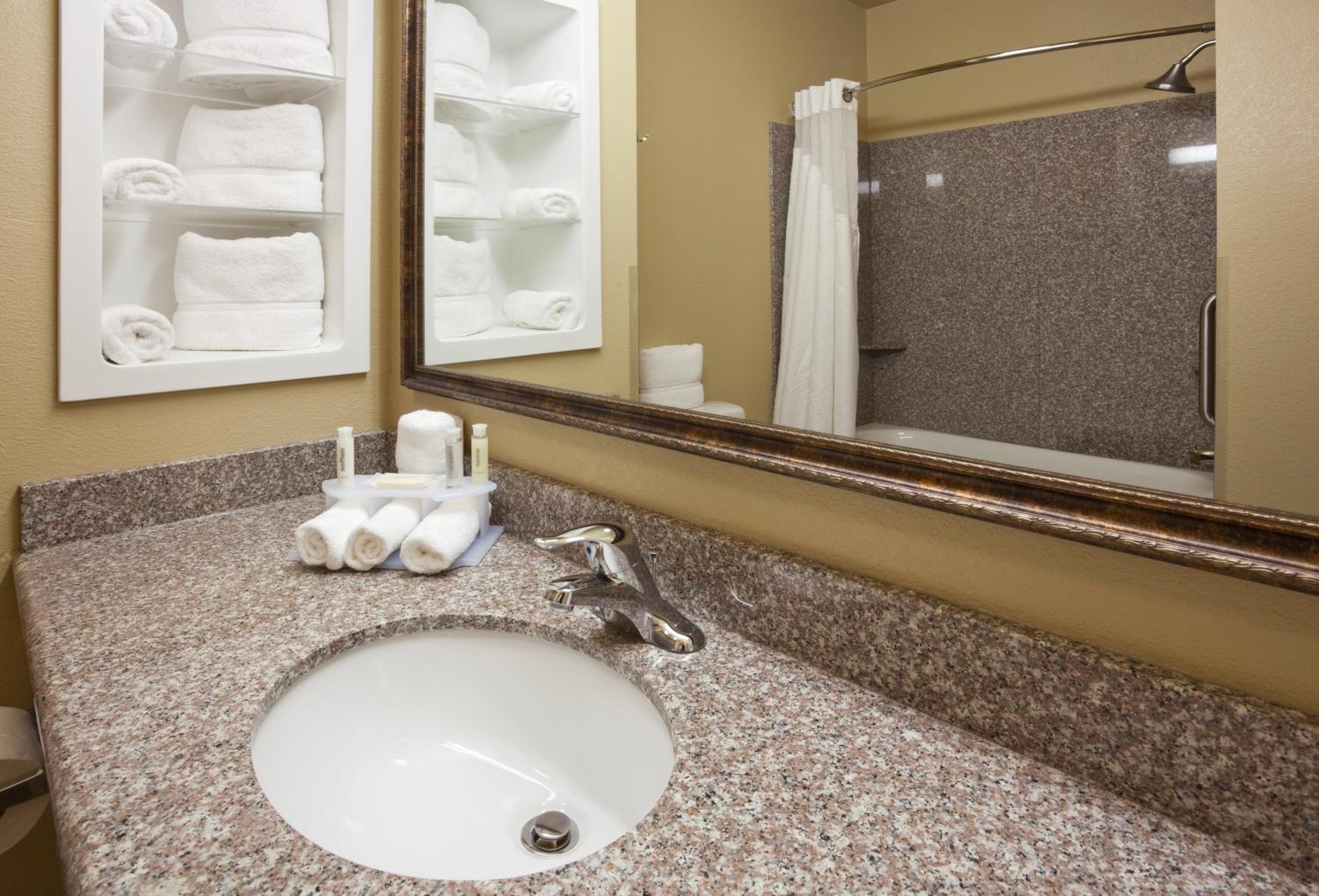 King Room - Non-Smoking - Photo 5