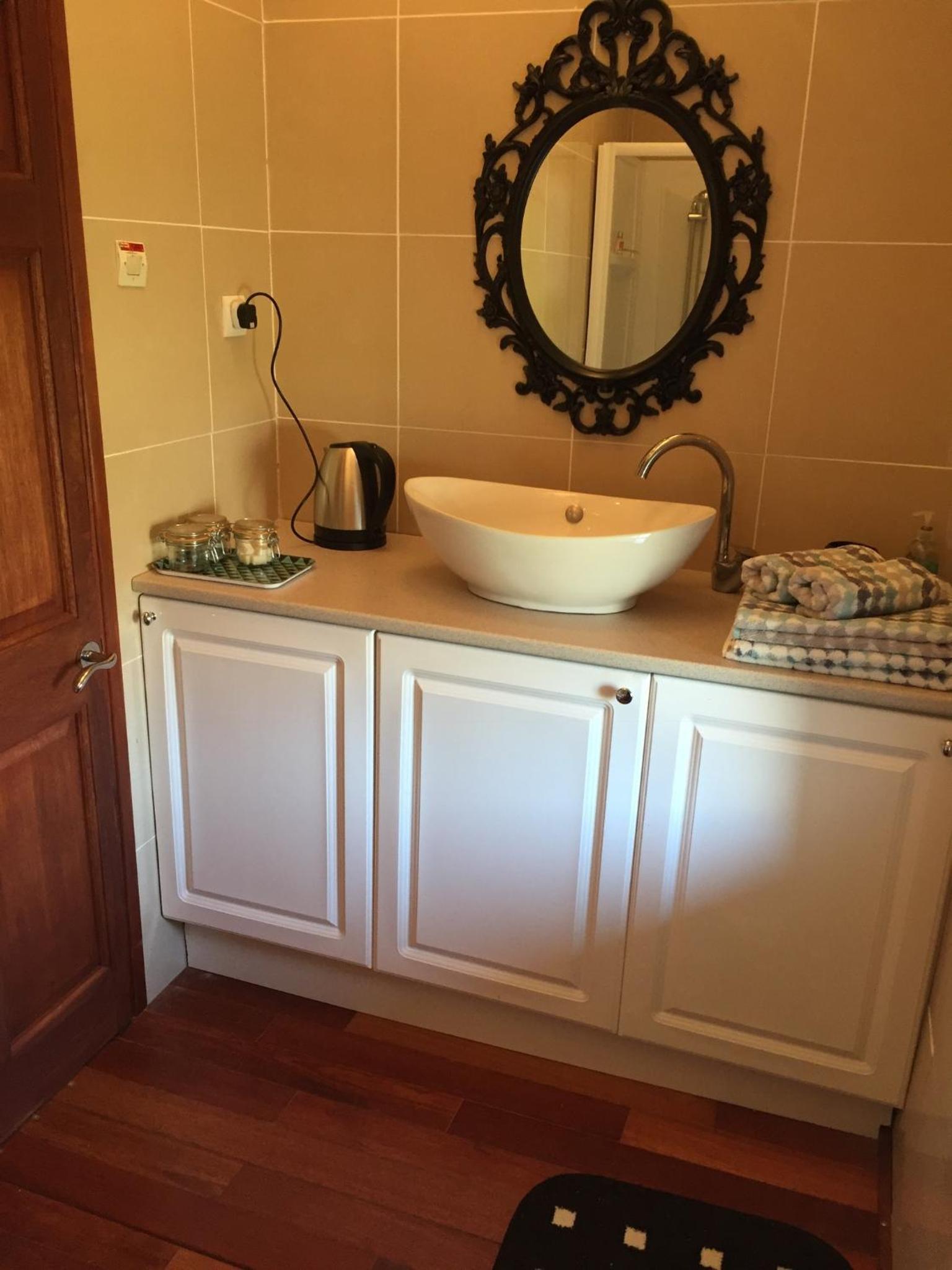 Deluxe Double Room with Shower - Photo 3