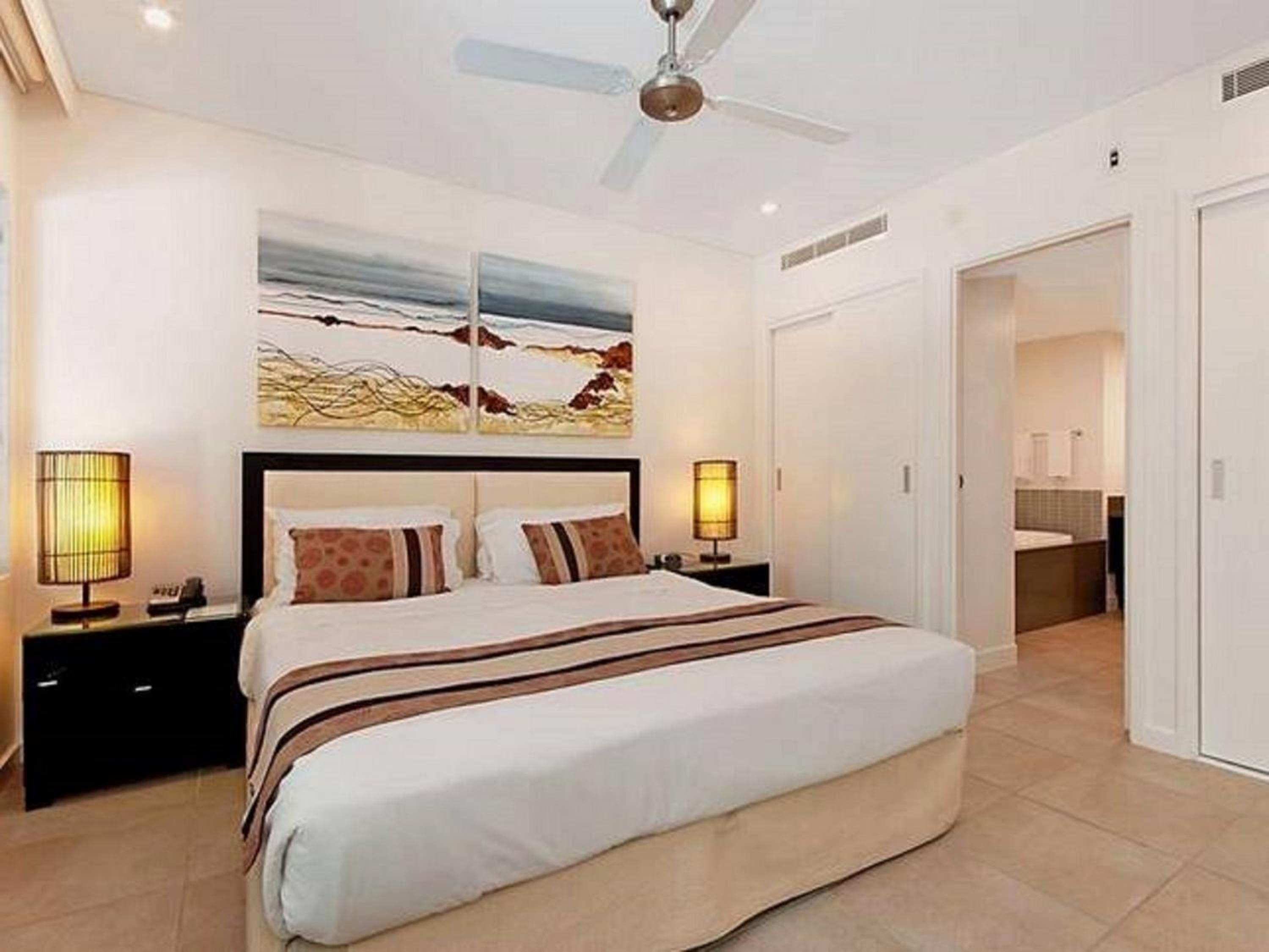 Two-Bedroom Penthouse Apartment Pool View West