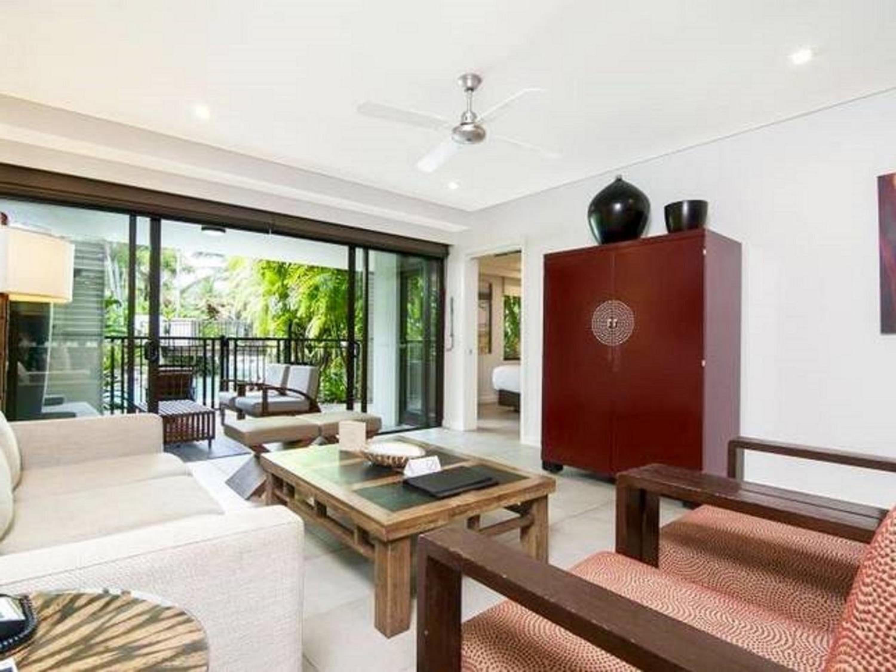 Two-Bedroom Swimout Apartment Poolside Privacy