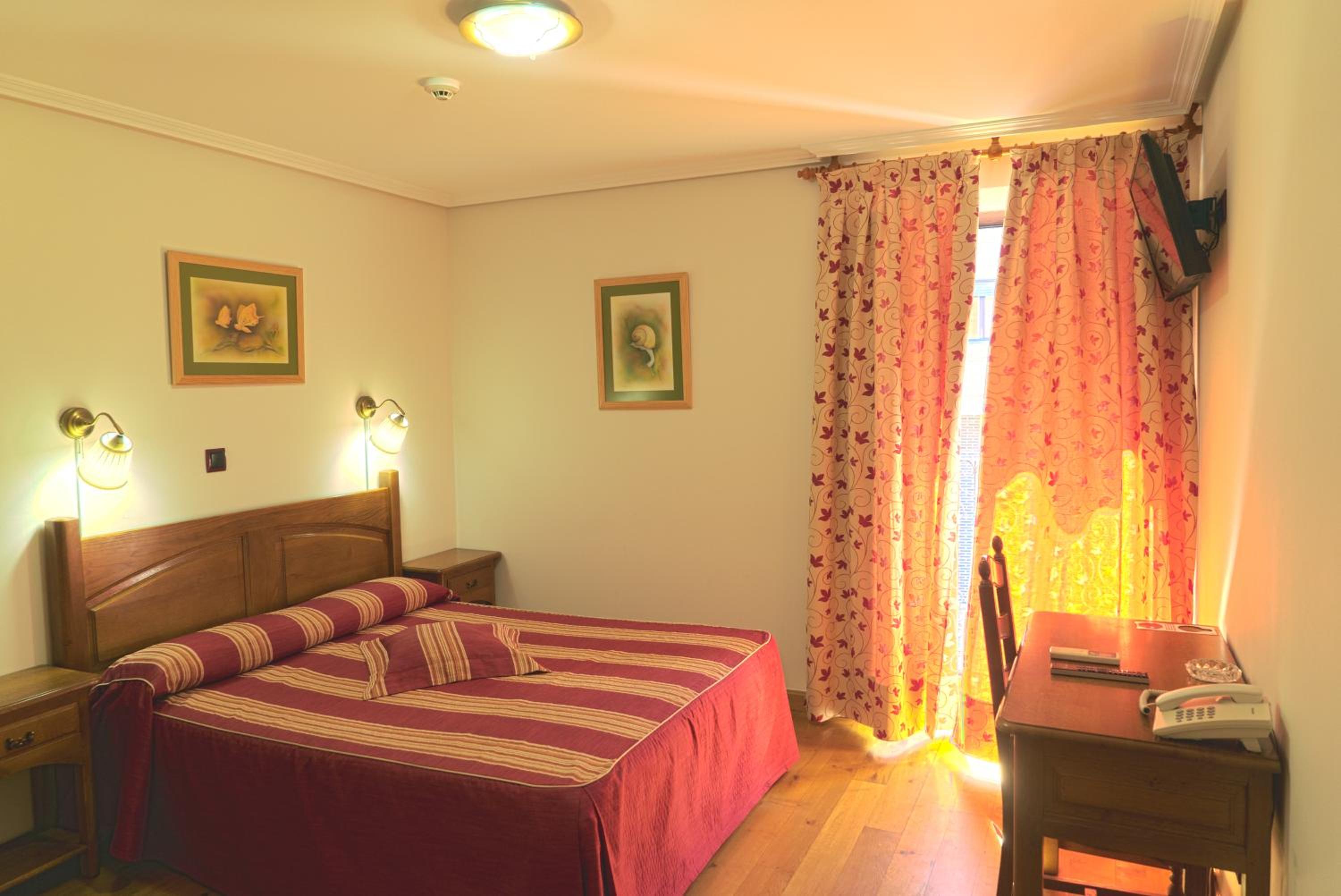 Double or Twin Room - Photo 1