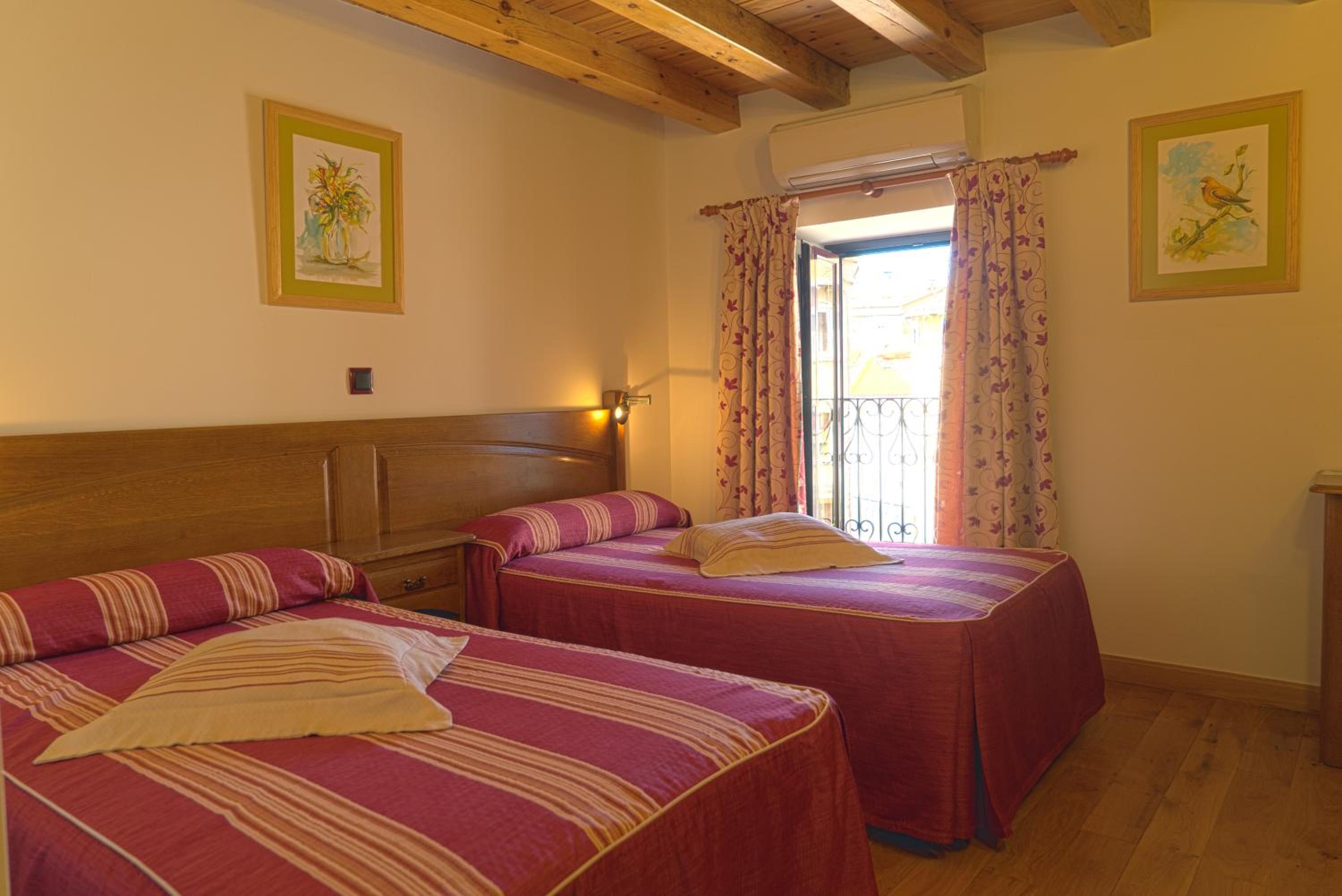 Double or Twin Room - Photo 3