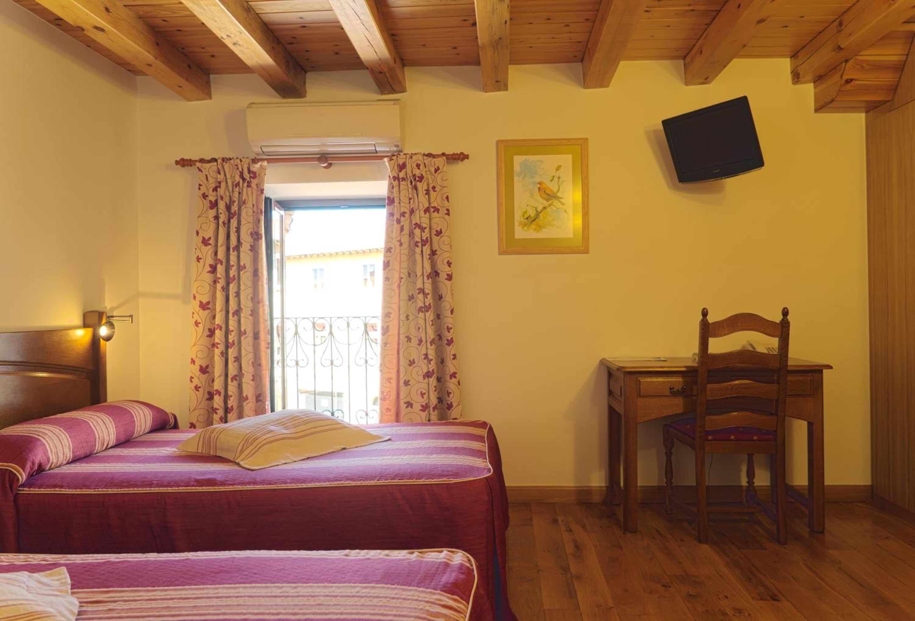 Double or Twin Room - Photo 6