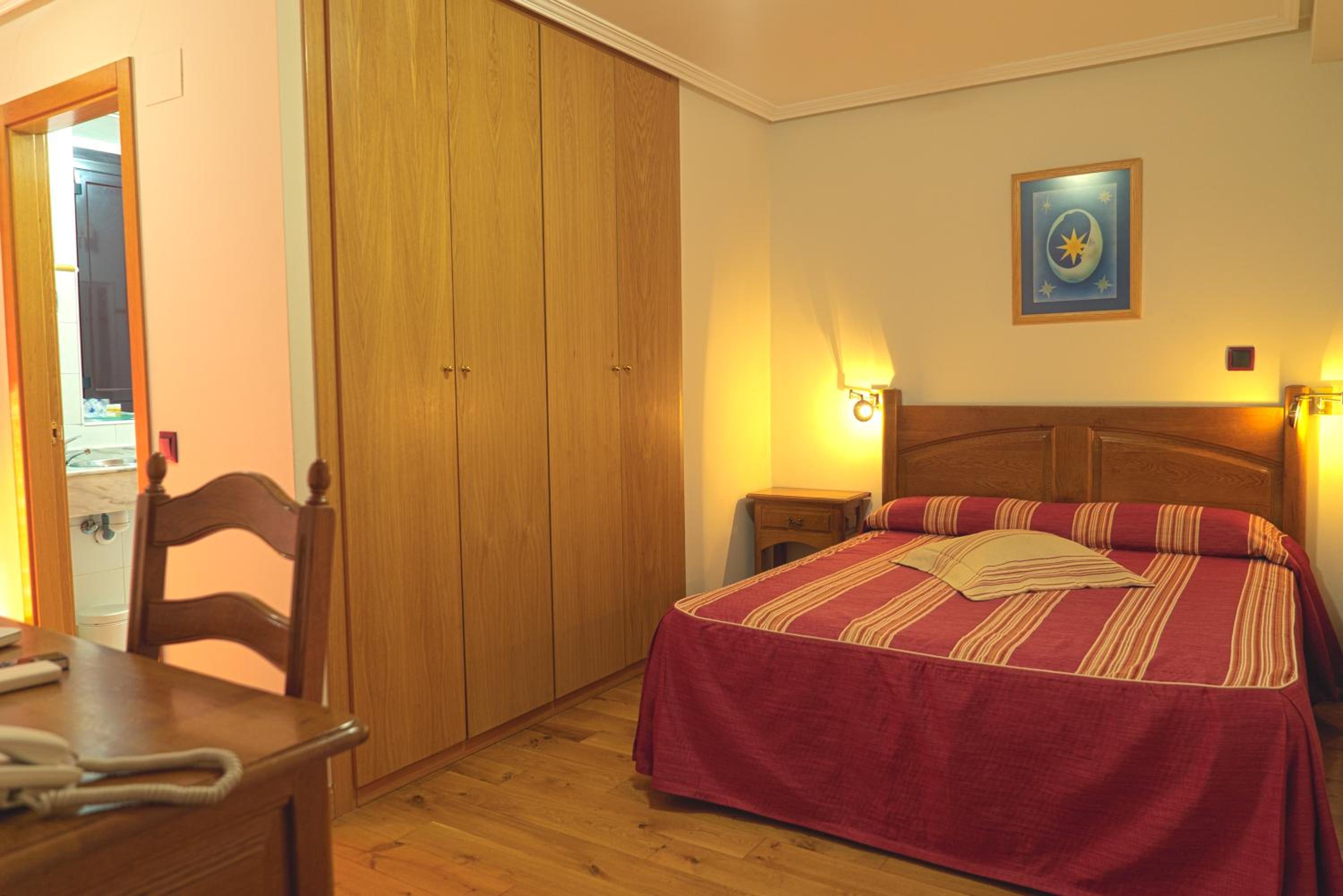 Double or Twin Room - Photo 4