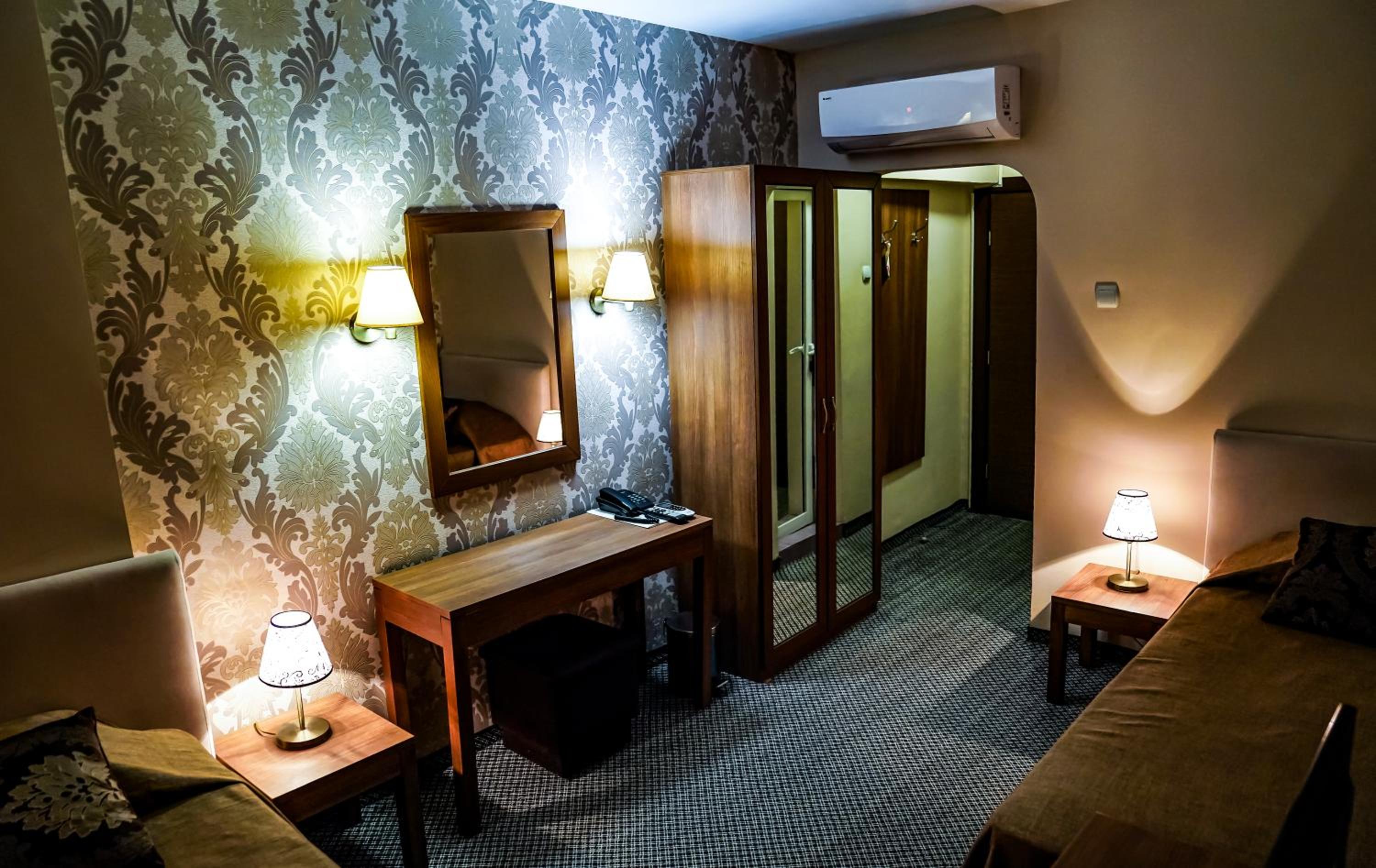 Double or Twin Room - Photo 4