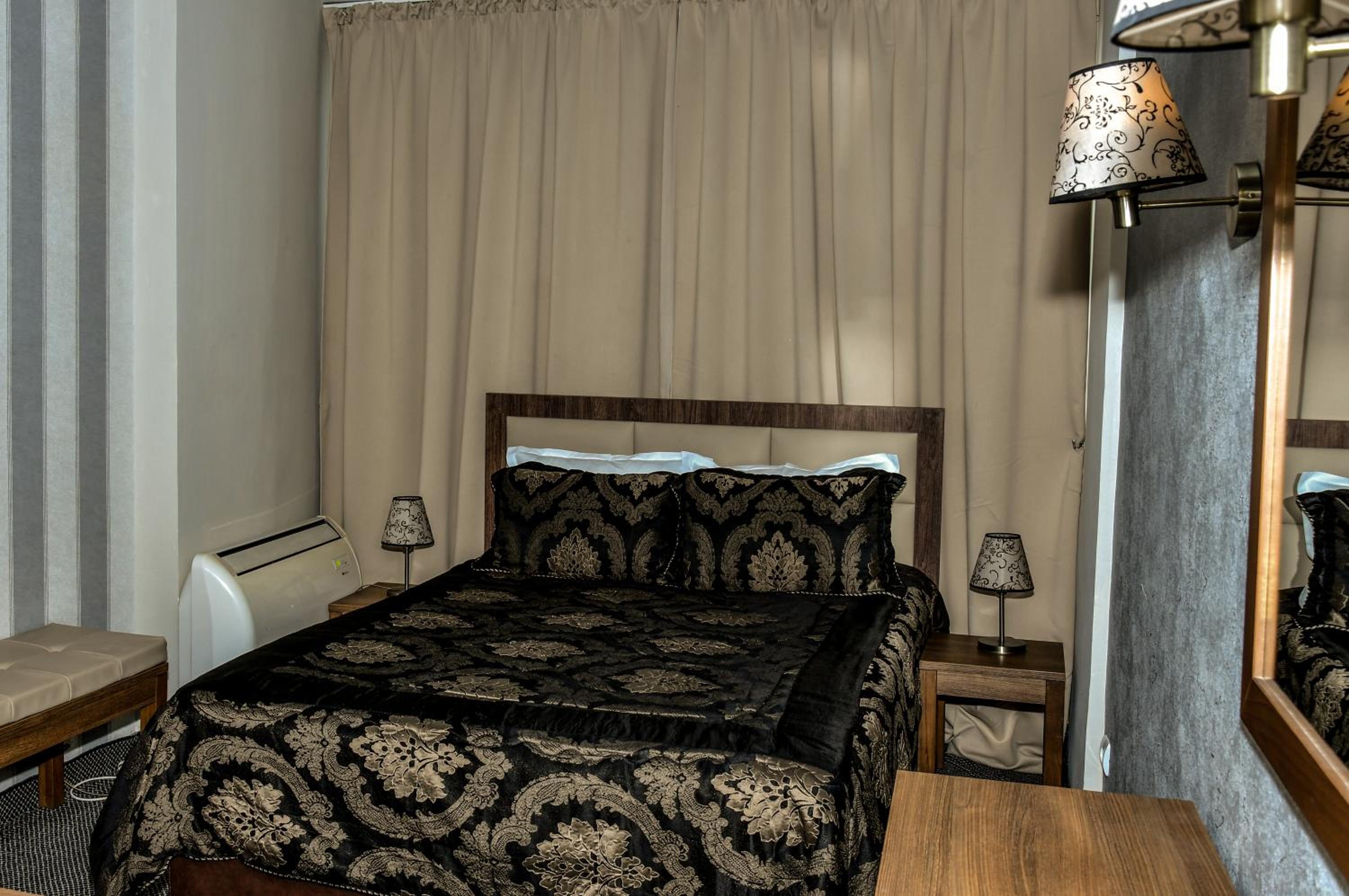 Double or Twin Room - Photo 3