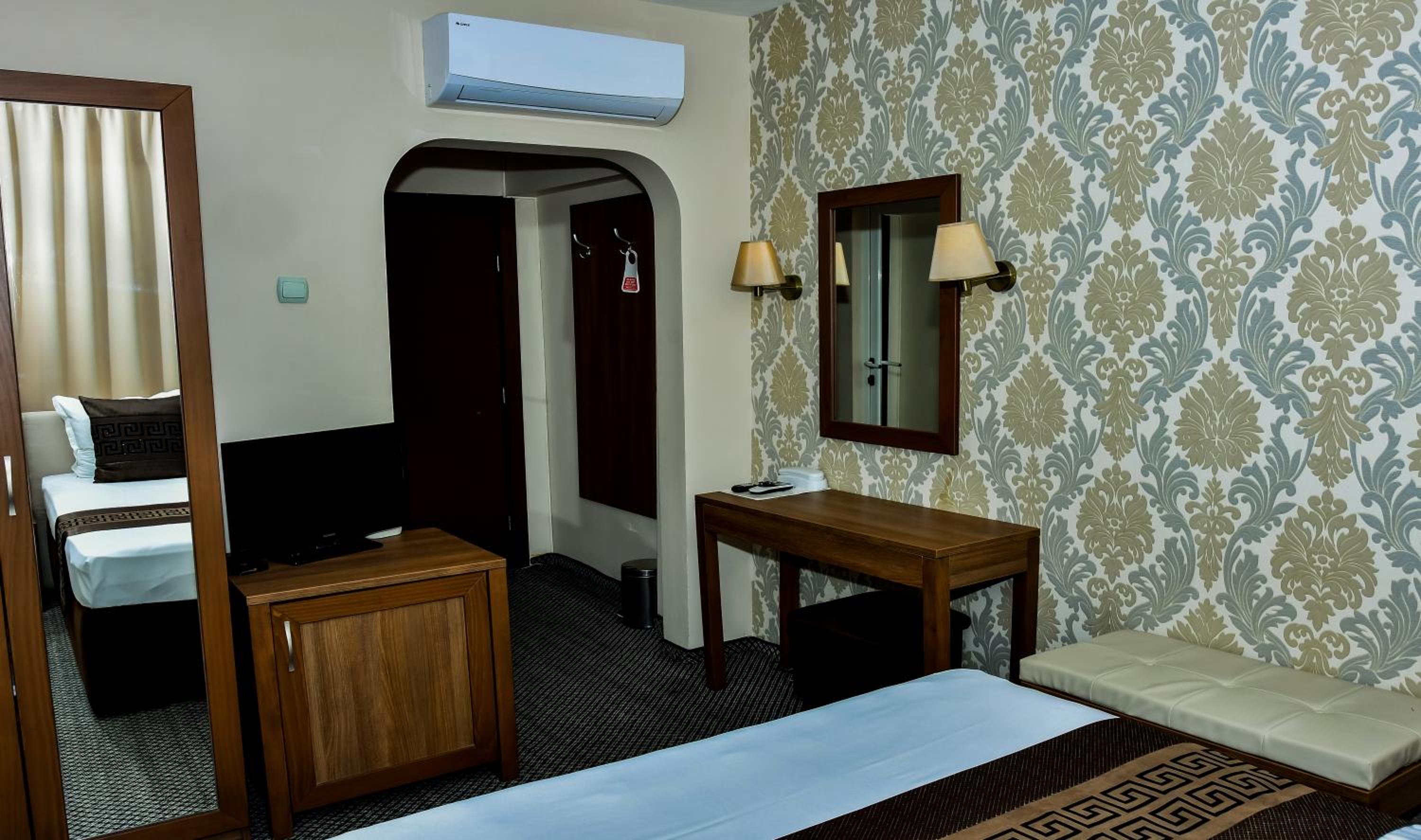 Double or Twin Room - Photo 1