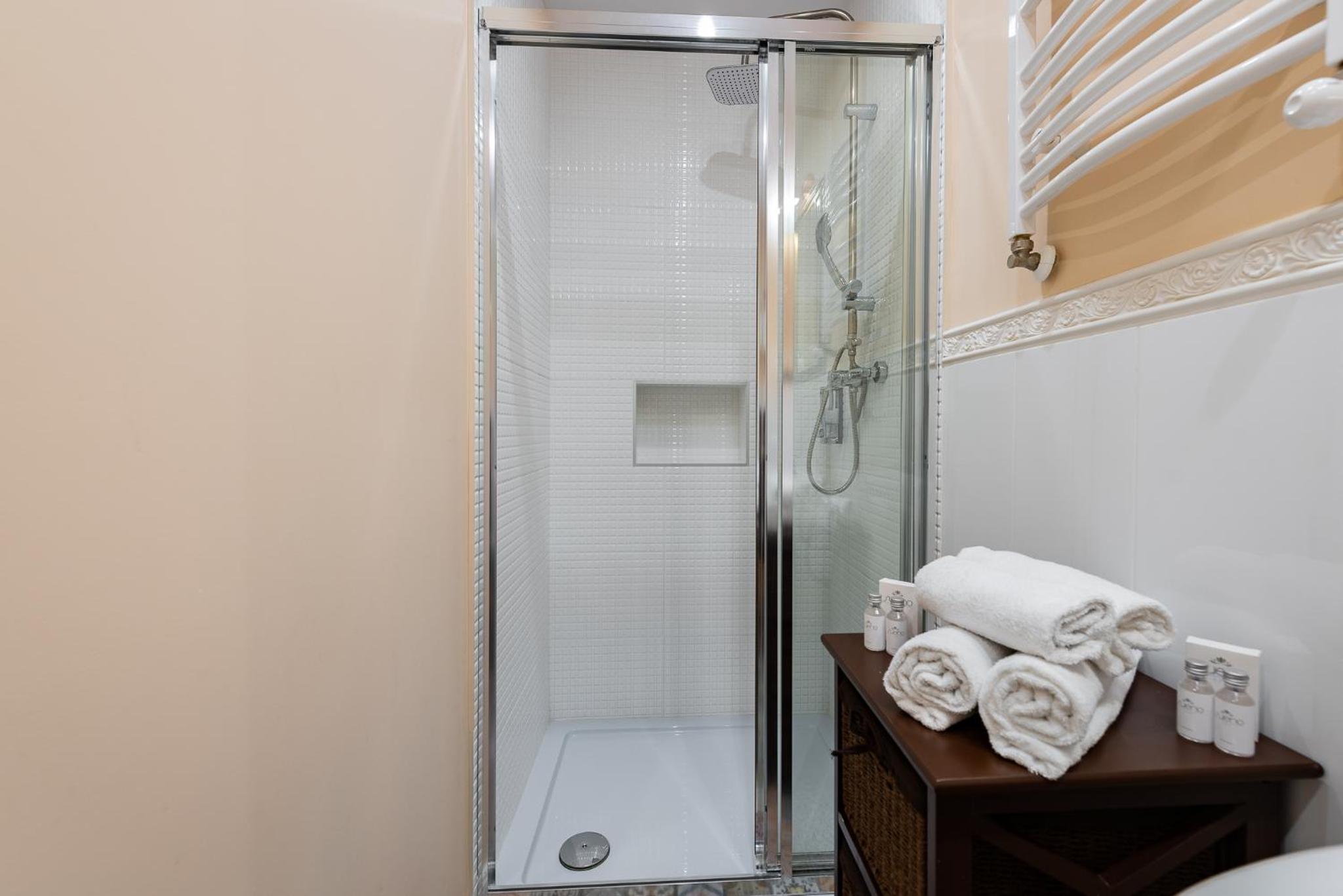 Studio Apartment - Photo 8