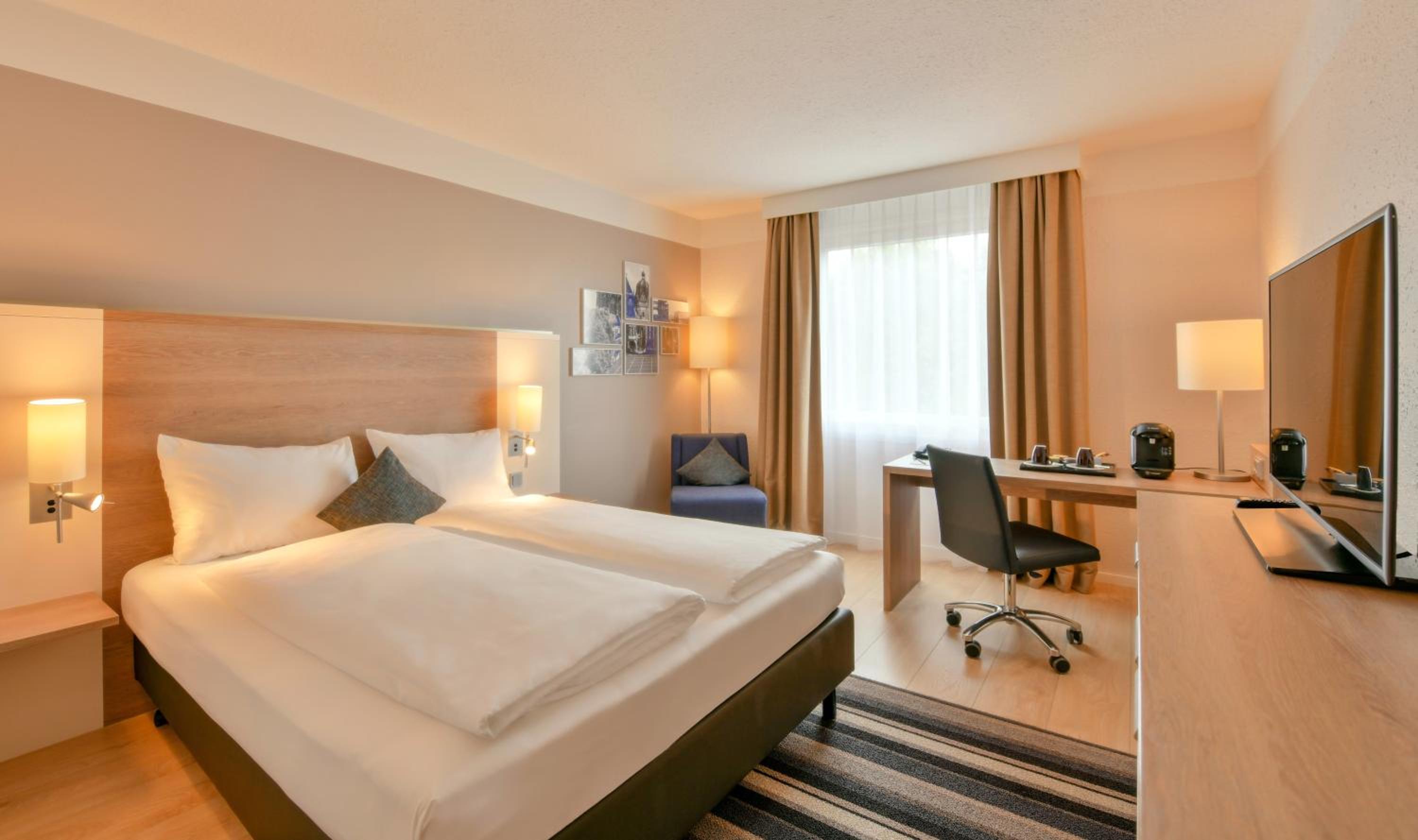 Standard Double Room - Photo 3