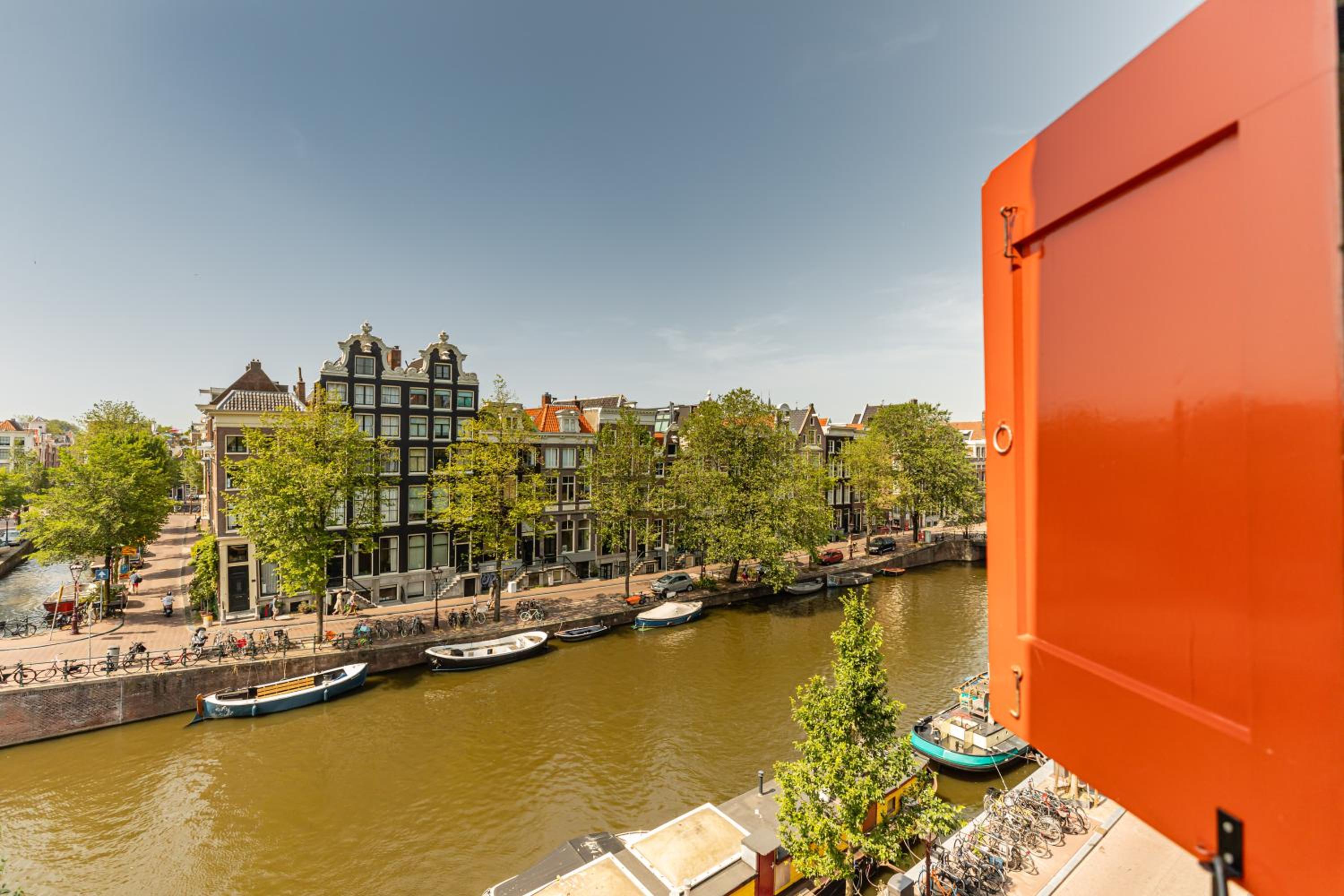 Loft with canal view: The Airplane builder photo 2