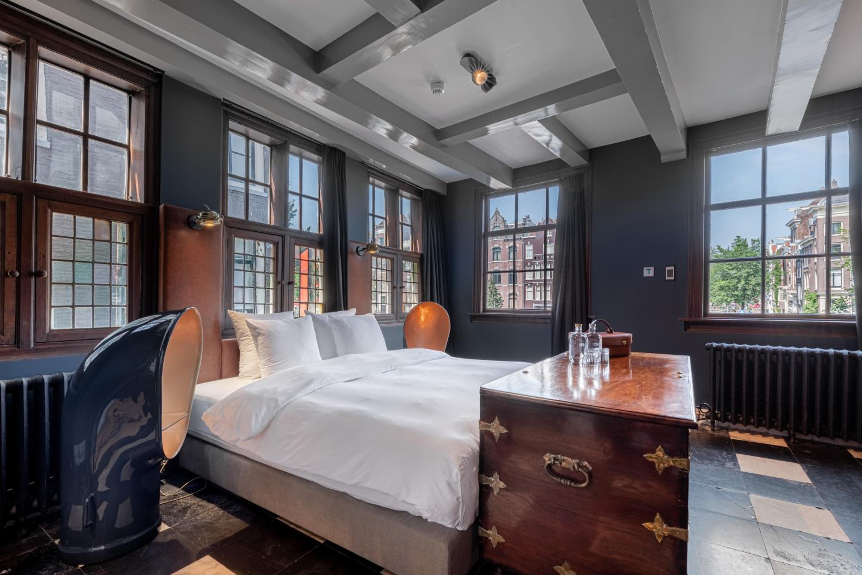 Signature Room with canal view: The Boat Builder photo 1