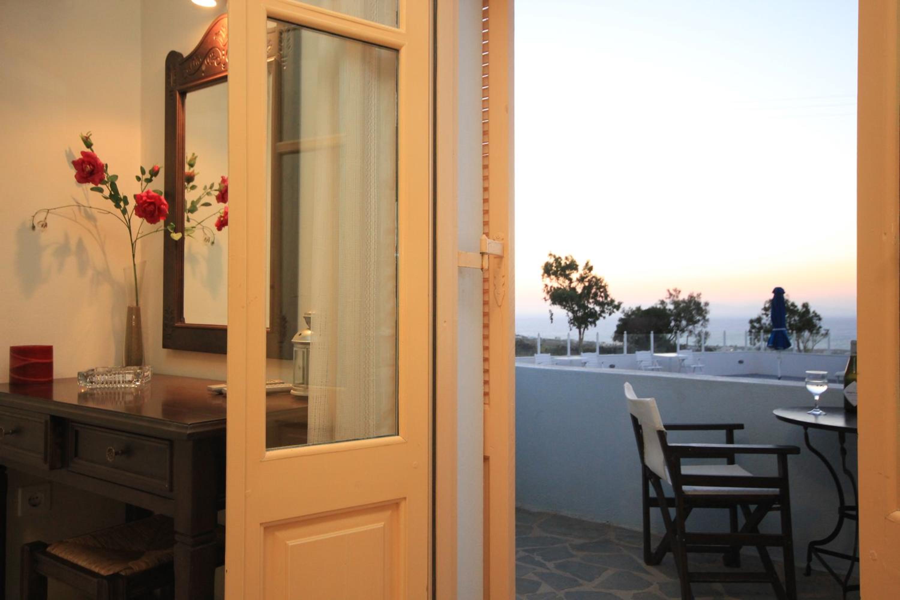 Studio with Sea View (2 Adults) - Photo 2
