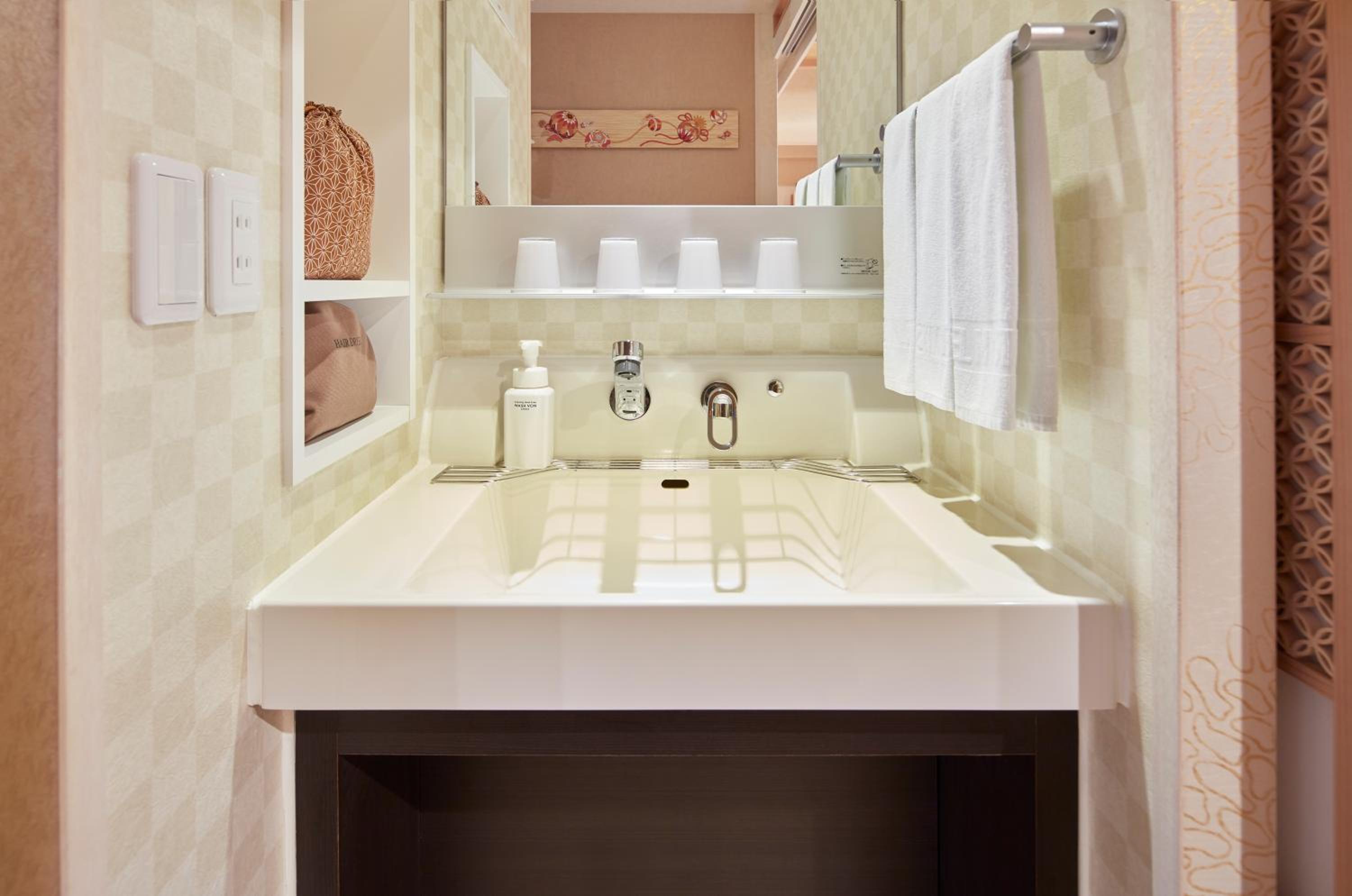 Japanese Modern Fourth Room - Non-Smoking - Eco Plan - No Room Cleaning Service photo 2