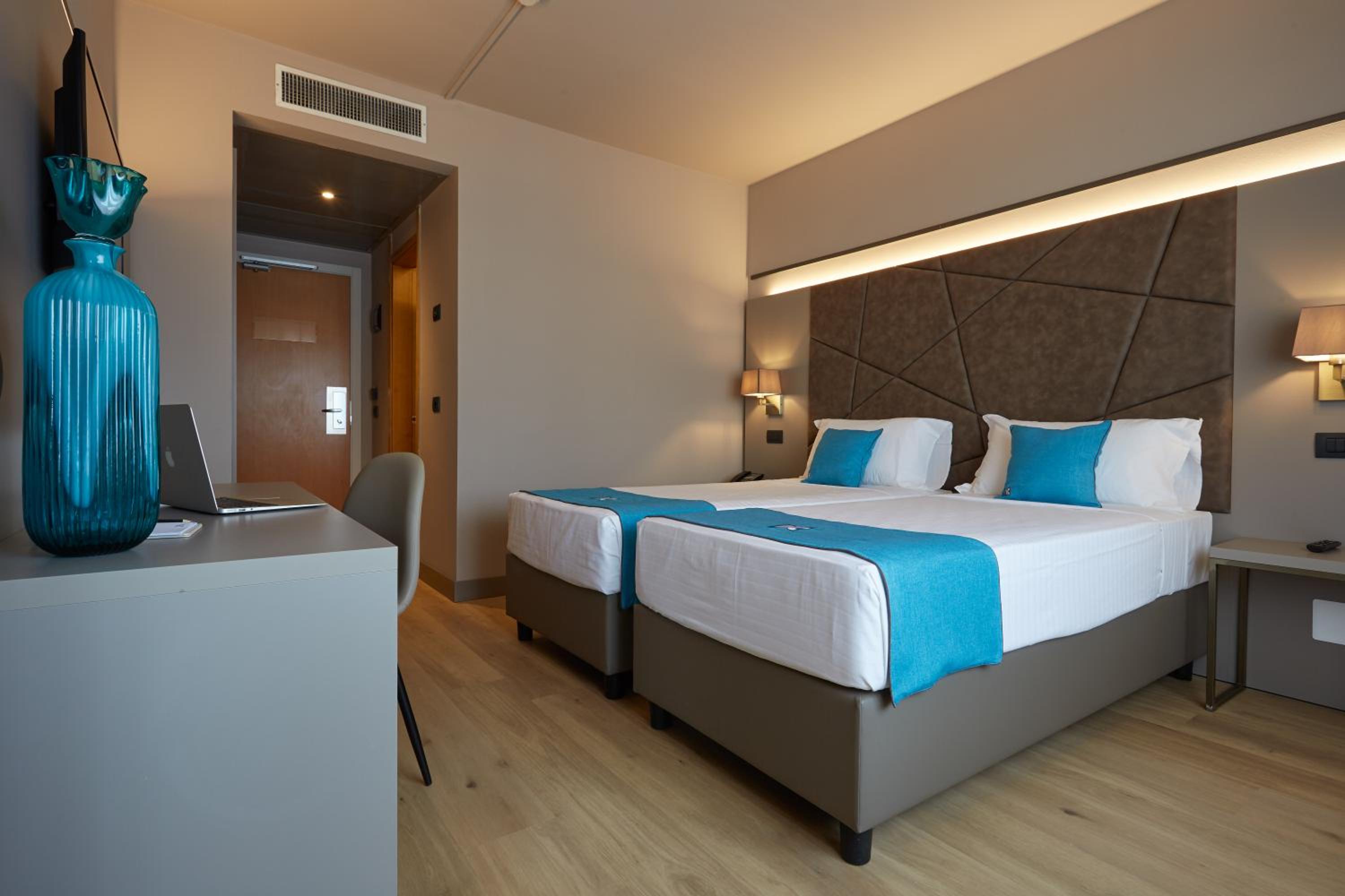 Twin Room - Photo 4