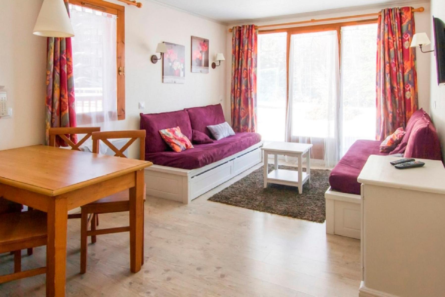 Select One-Bedroom Apartment (5 People)