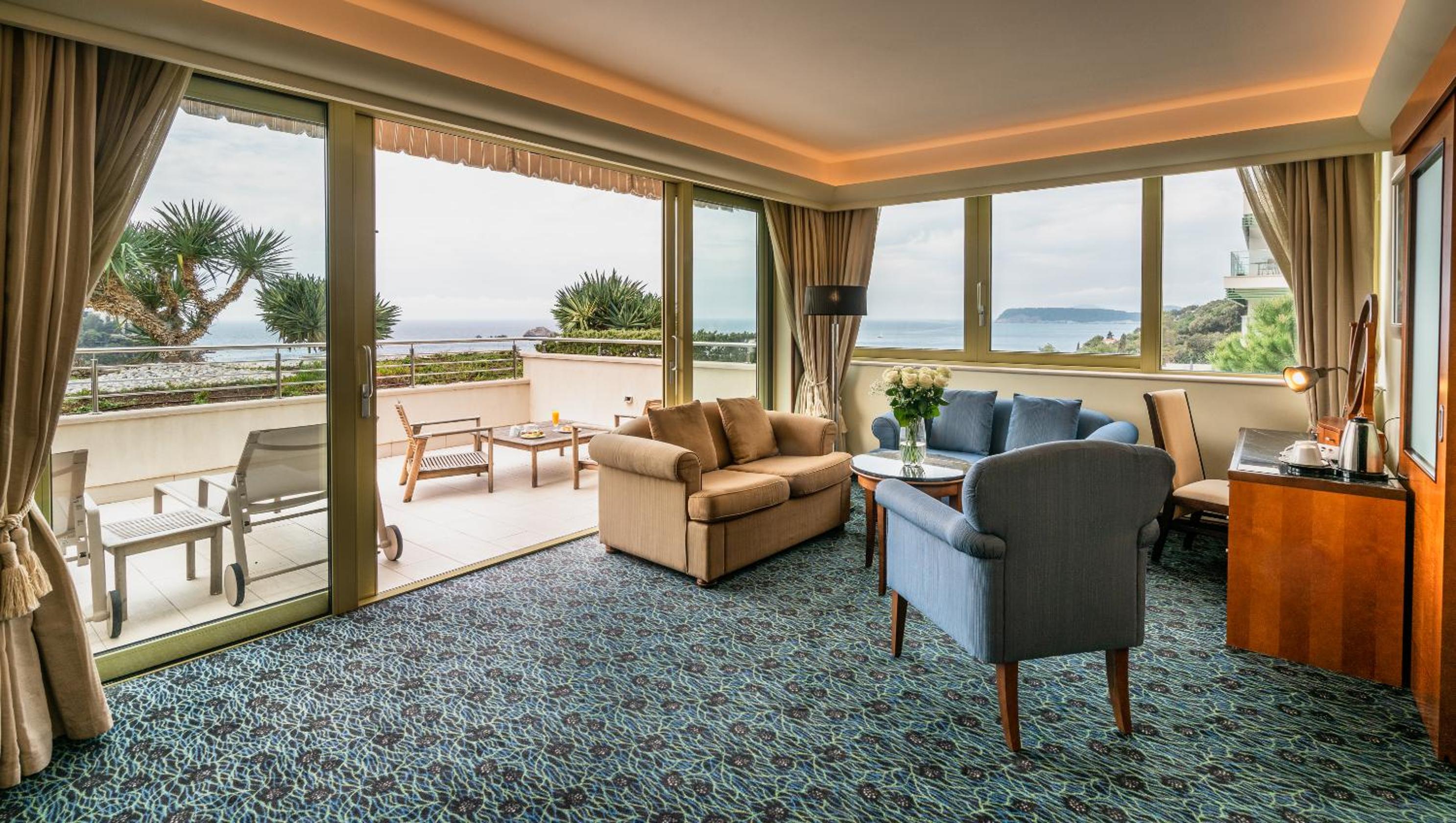 Deluxe Suite with Terrace and Sea View - Photo 4