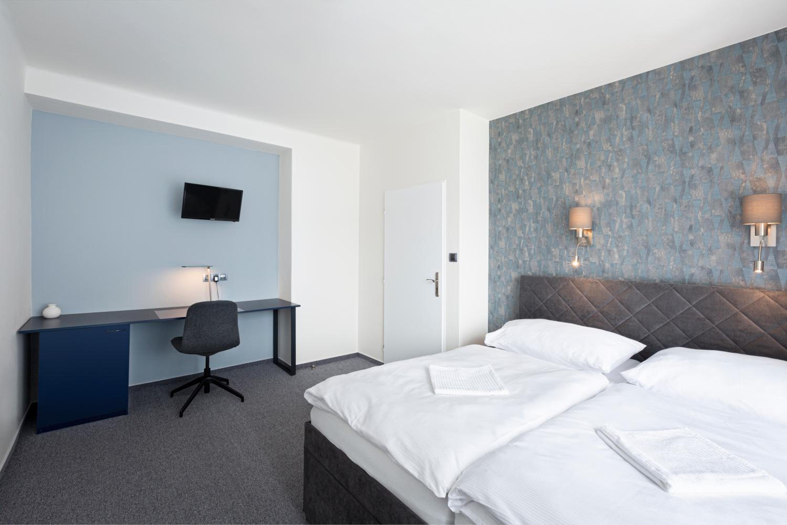 Double Room - Photo 2