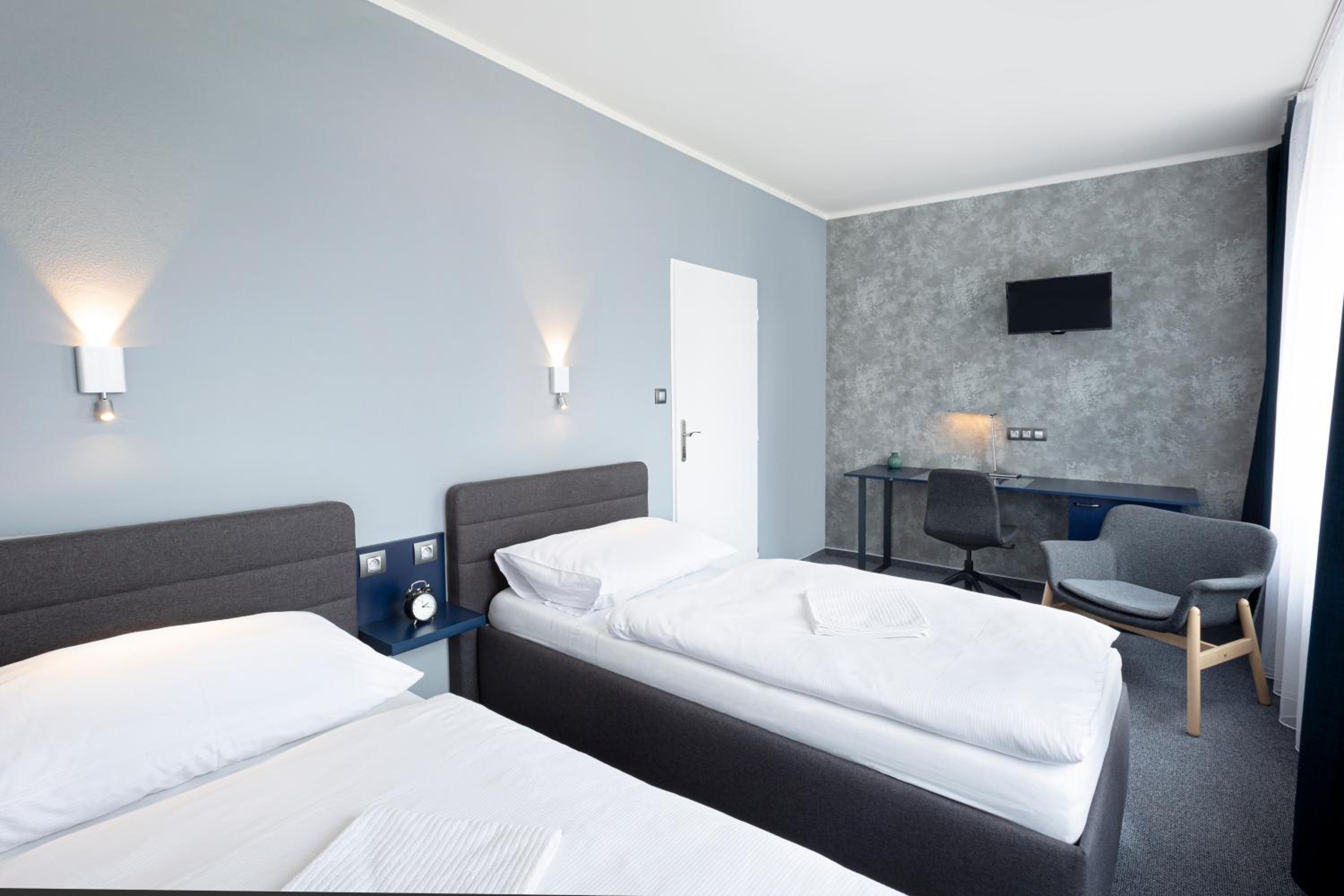 Twin Room - Photo 1