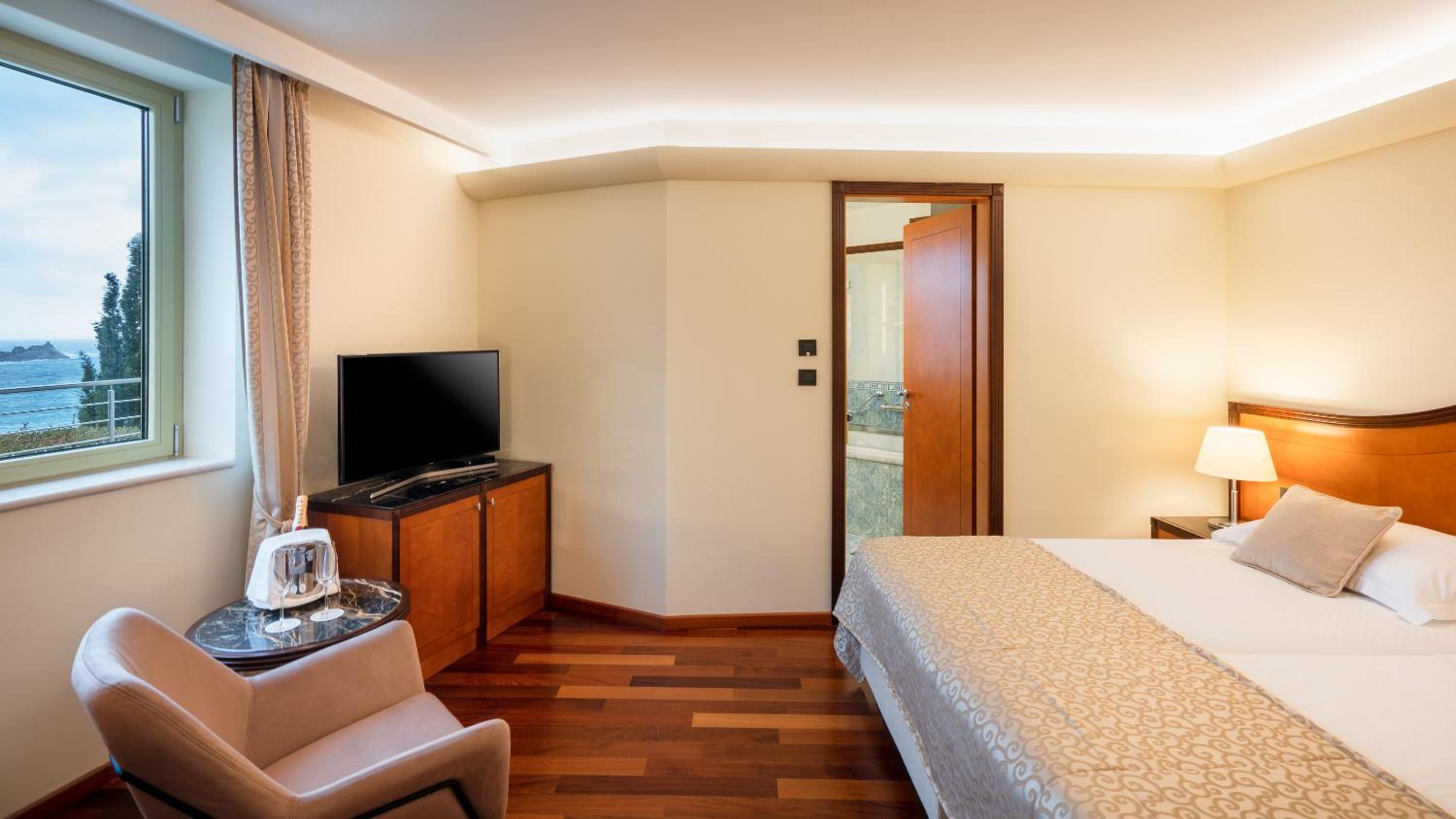 Executive Suite with Terrace and Sea View