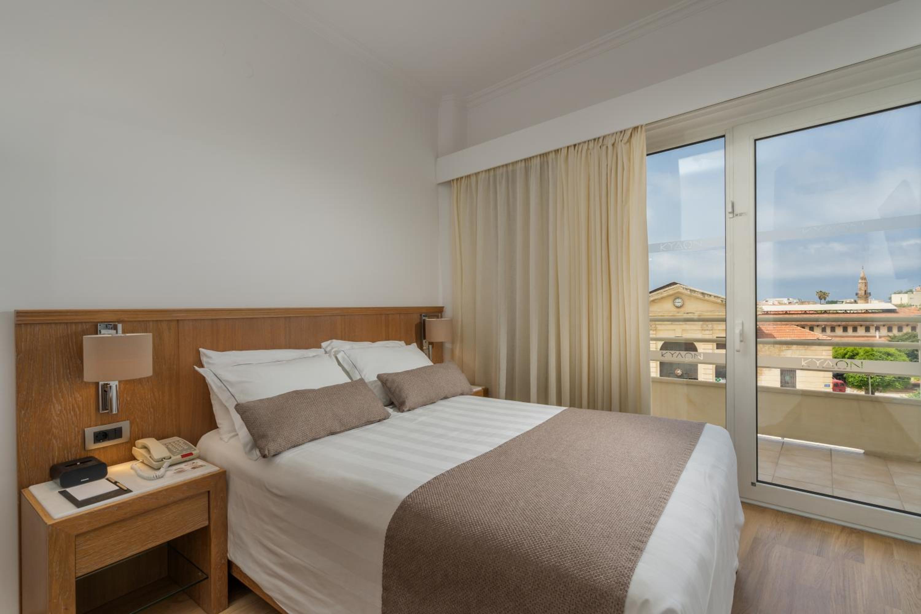 Family Suite with Square View - Photo 4