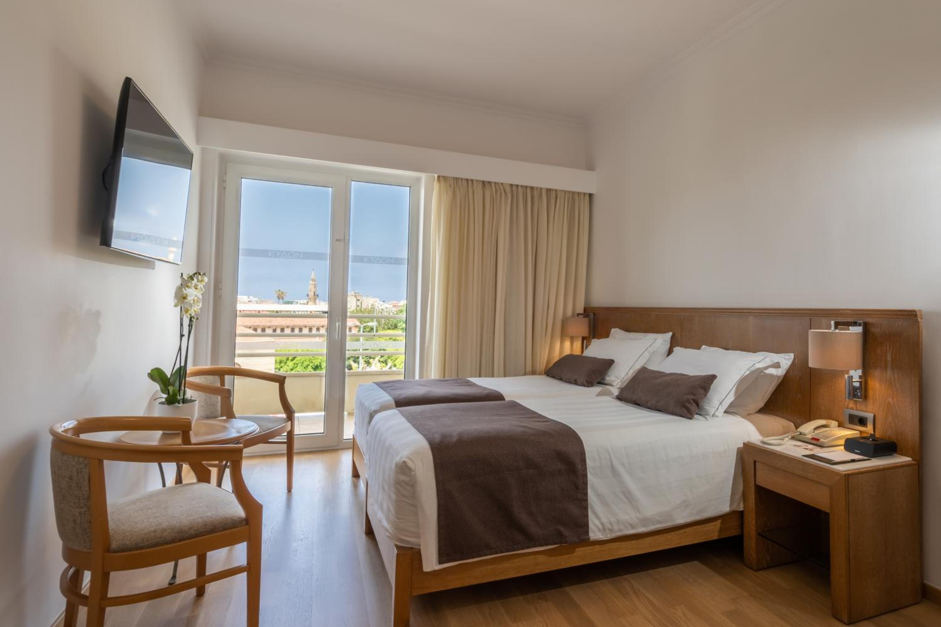 Family Suite with Square View - Photo 1
