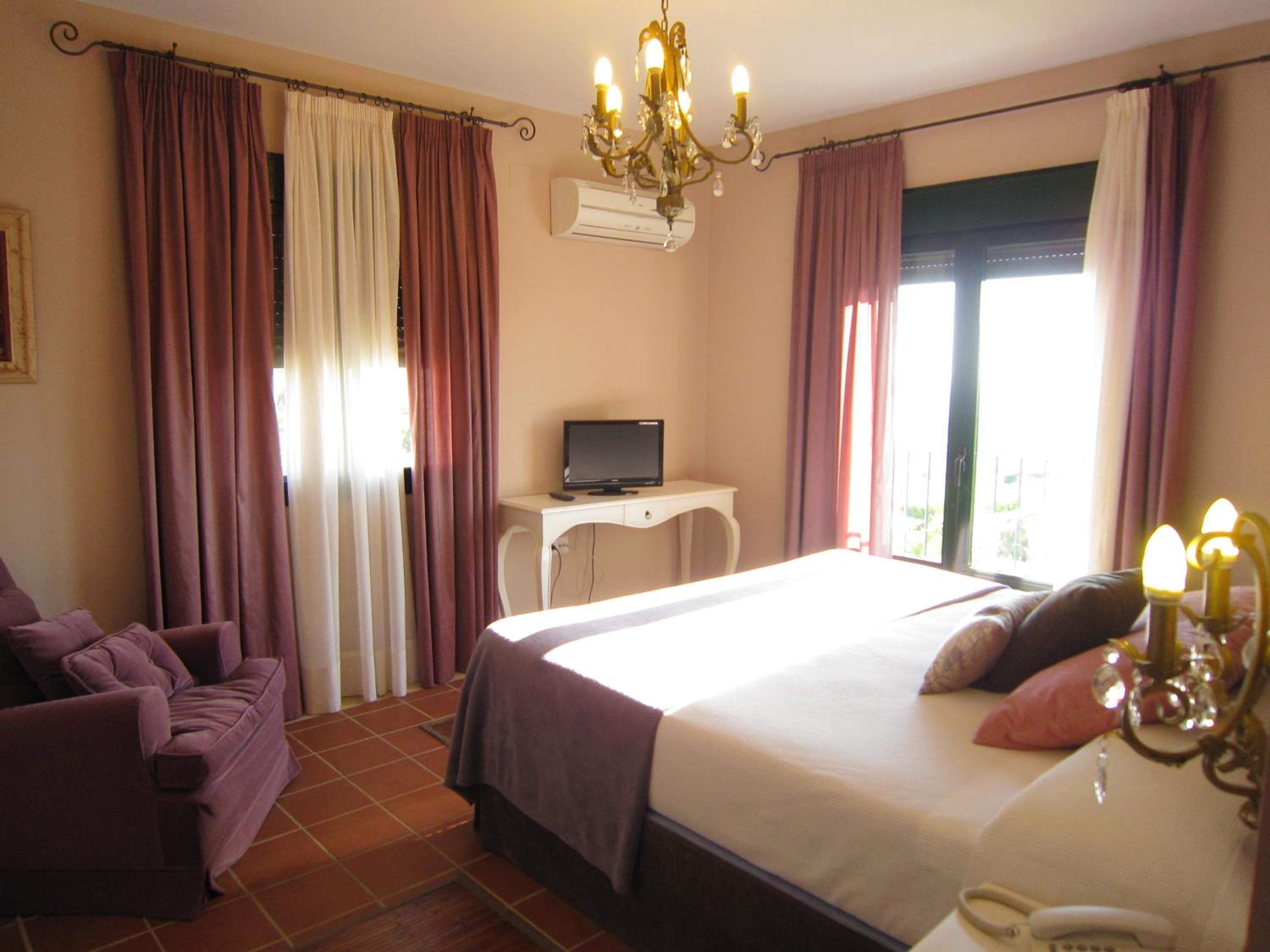 Double or Twin Room with Balcony and Sea View - Photo 1