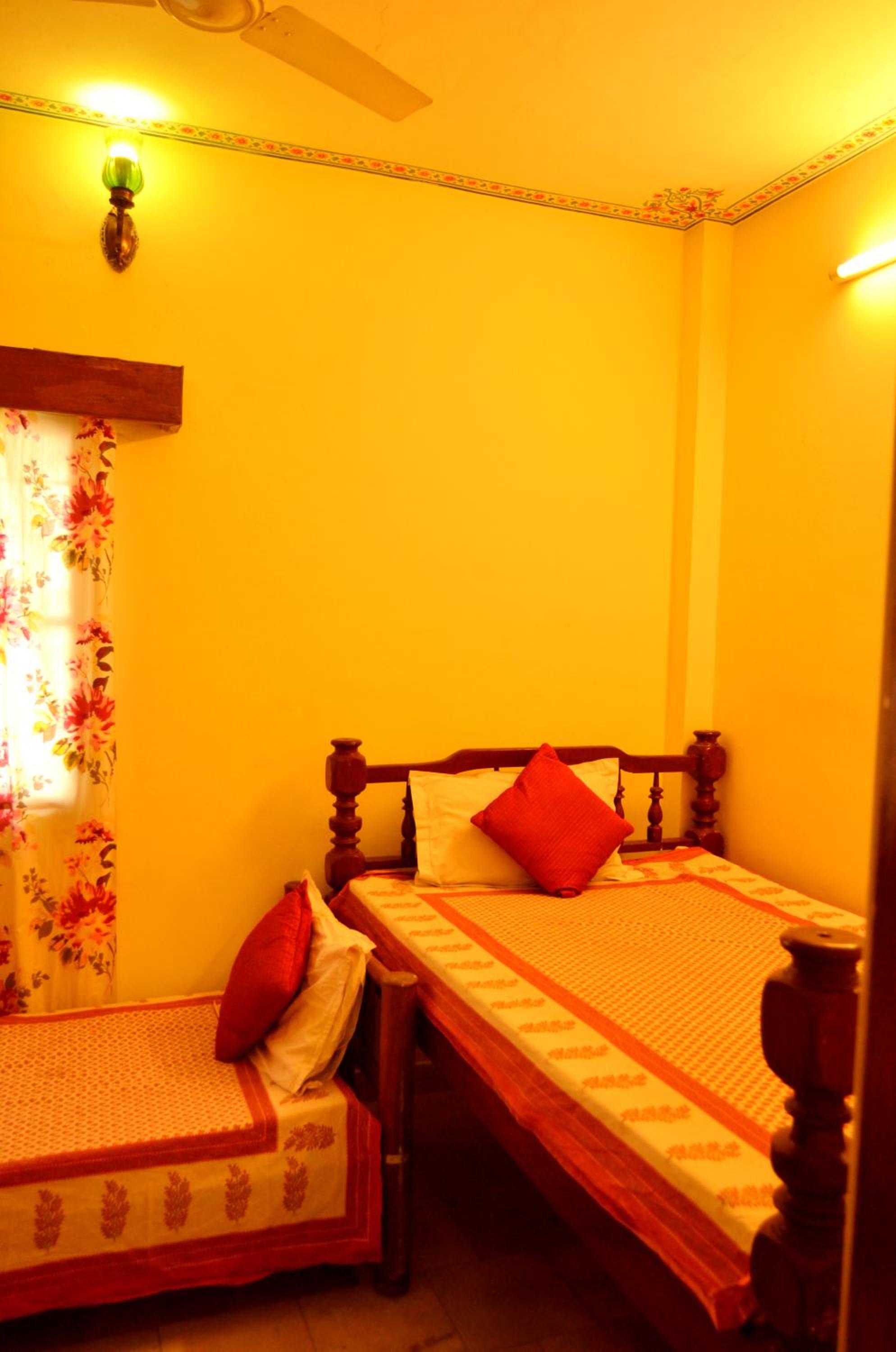 Budget Double Room - Photo 6