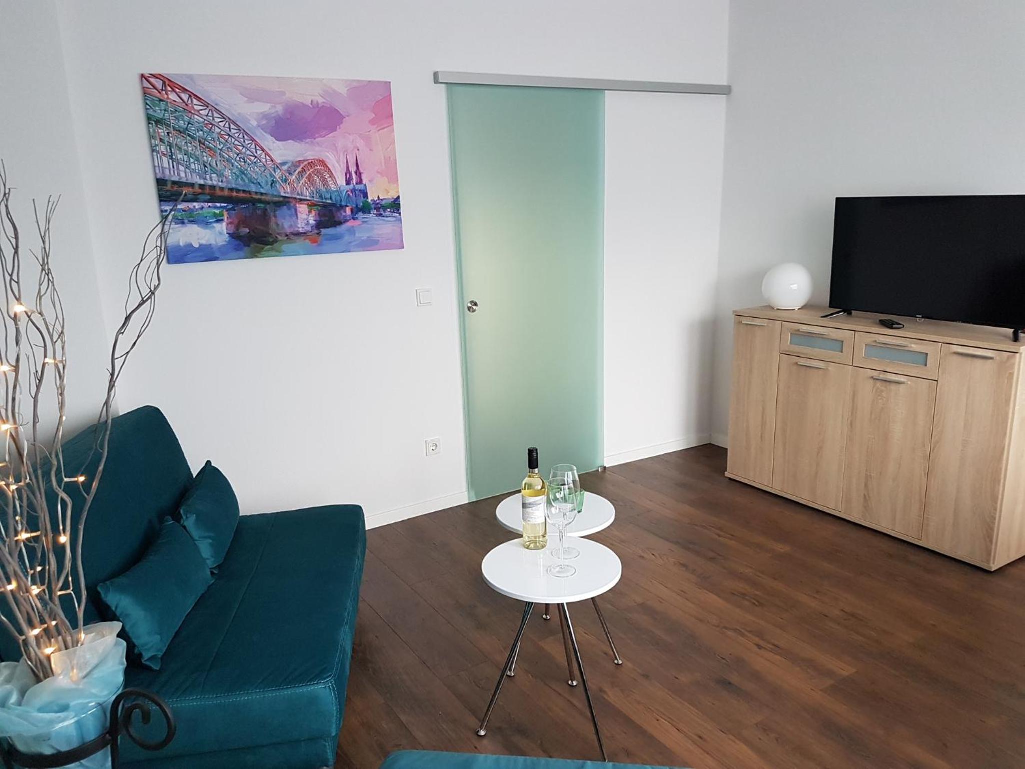 Apartment with Balcony - Photo 4