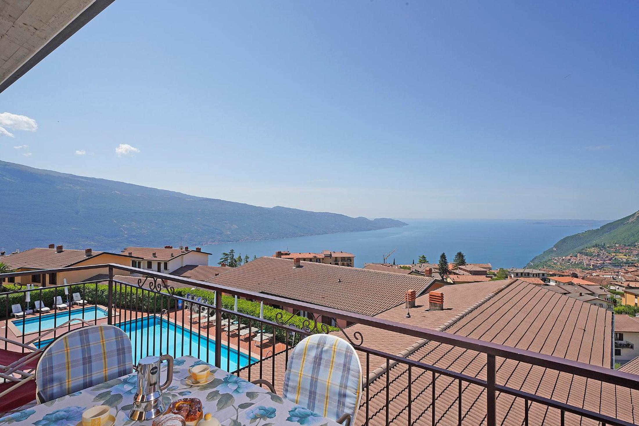 Superior Two-Bedroom Apartment with Lake View photo 3