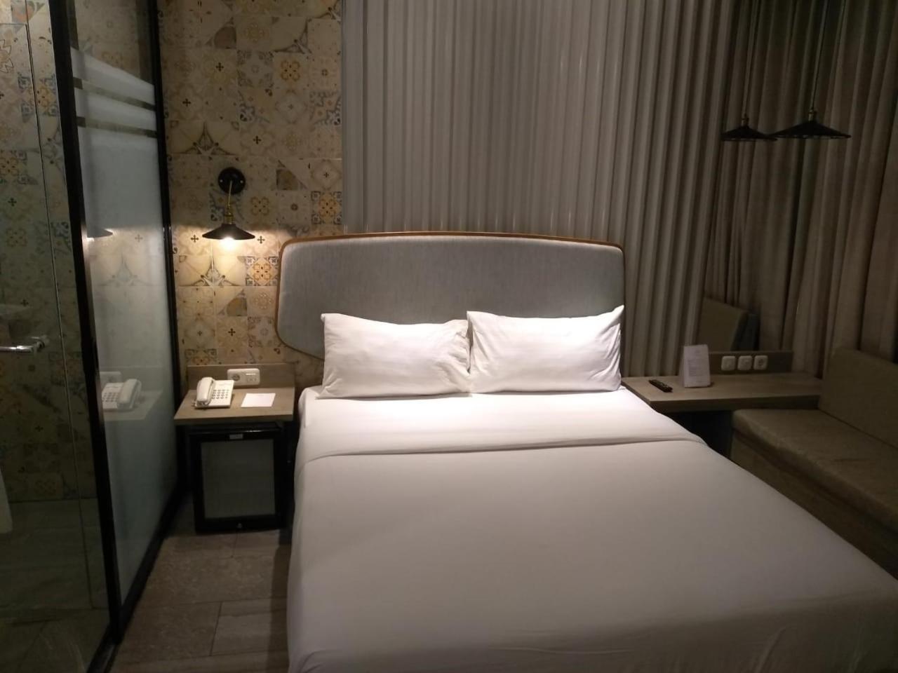 Deluxe Room - Photo 13