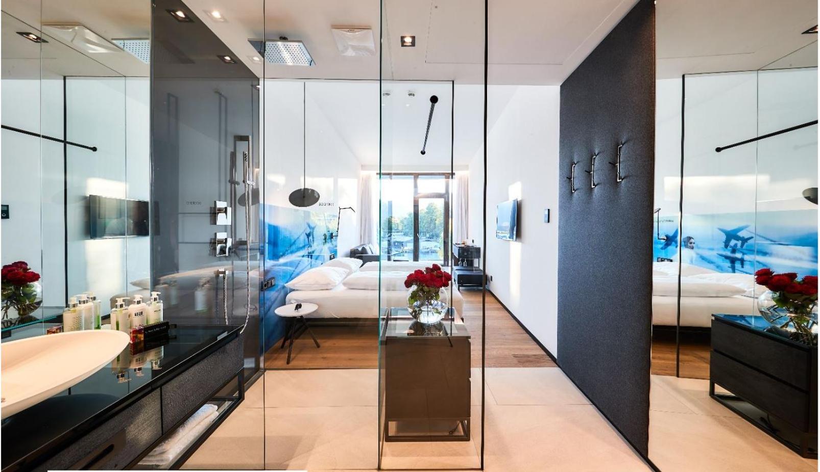 Deluxe Double Room with Lake View and open Bathroom