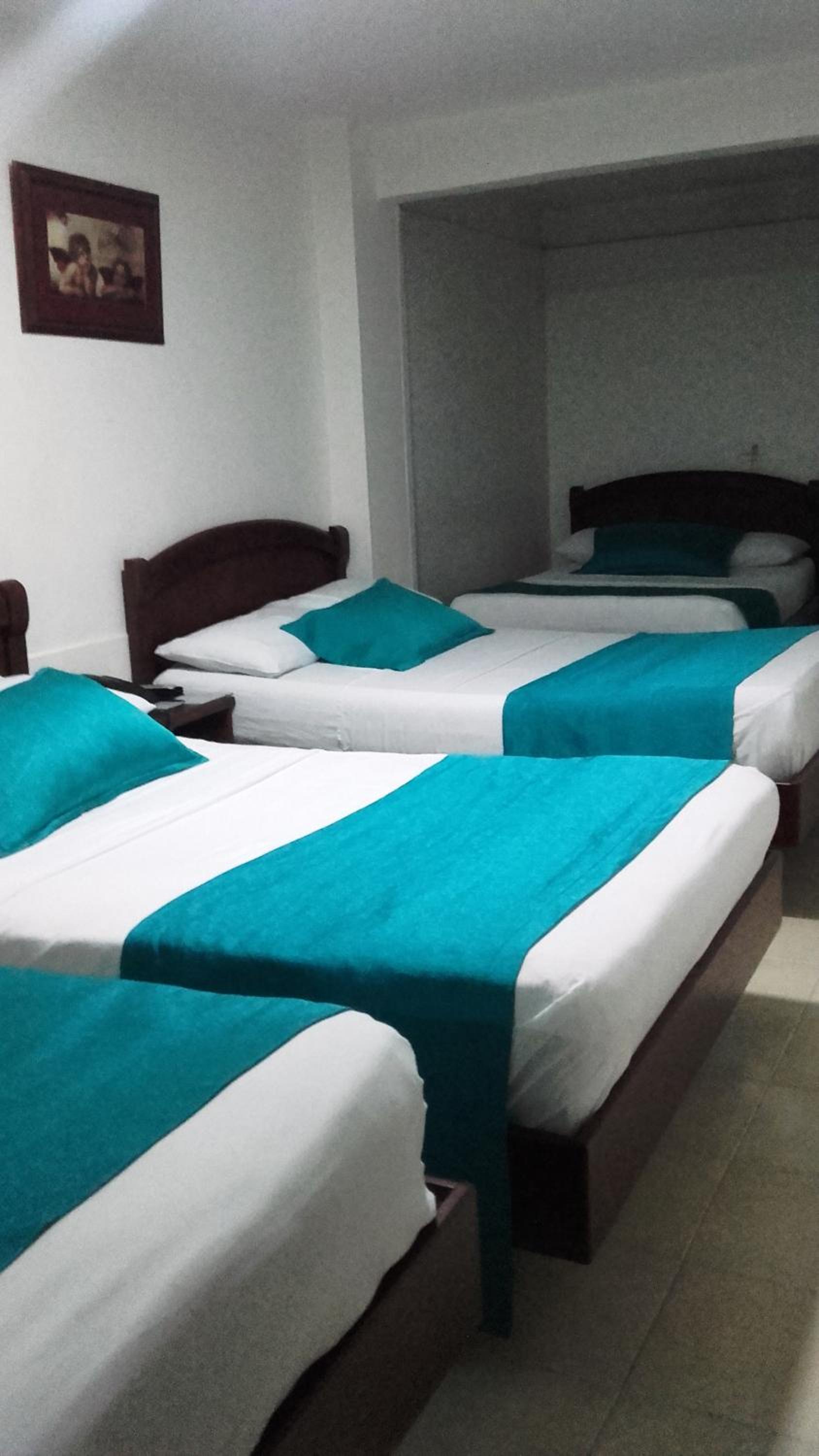 Quadruple Room with Private Bathroom photo 2