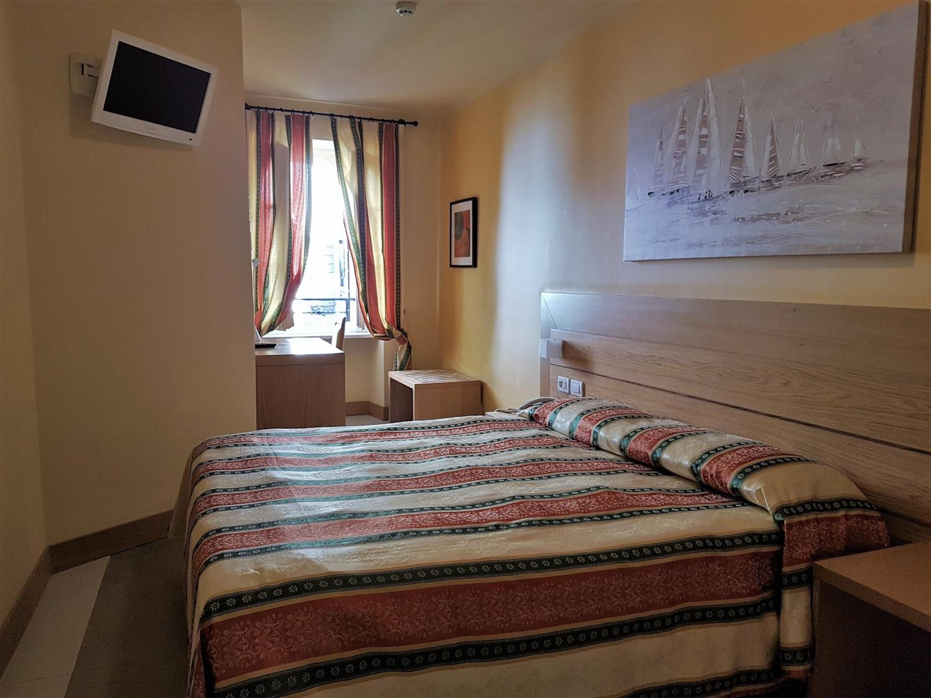 Economy Double Room photo 1