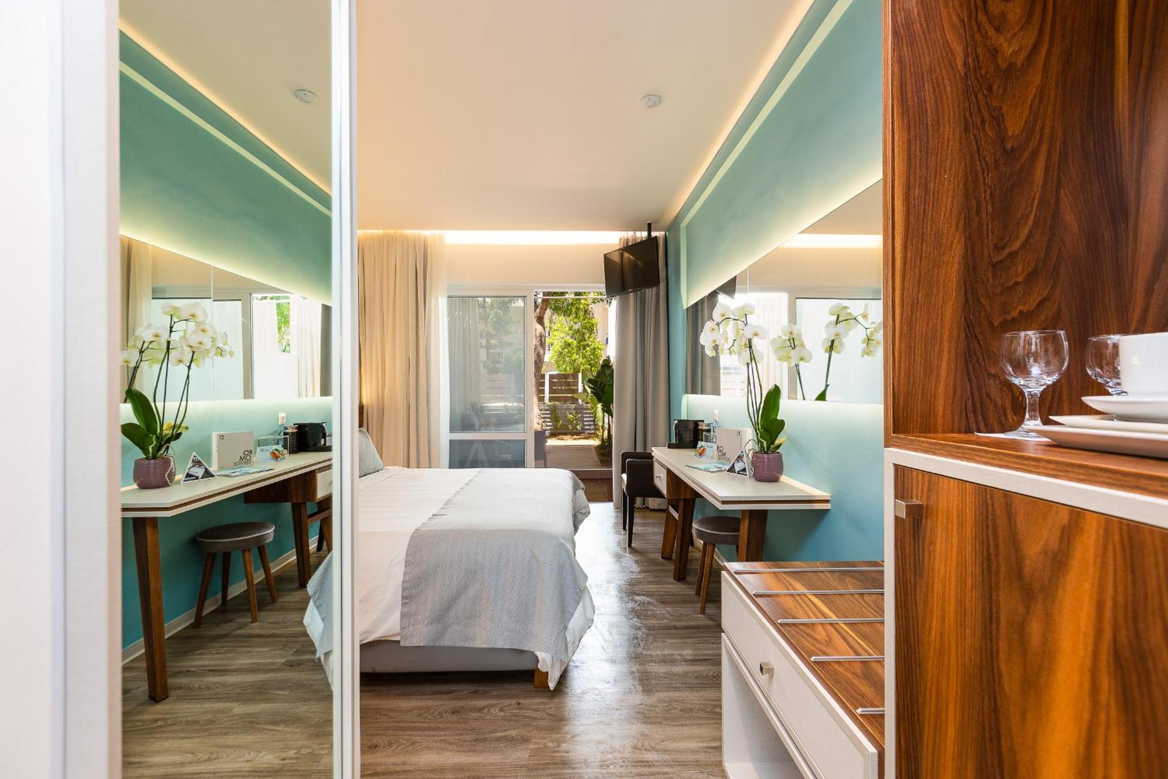 Junior Suite with Jetted Tub - Photo 7