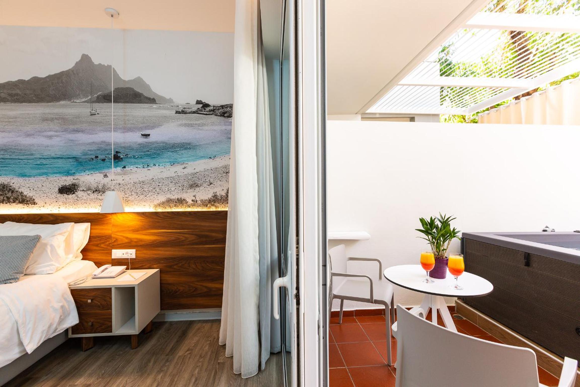 Junior Suite with Jetted Tub - Photo 4