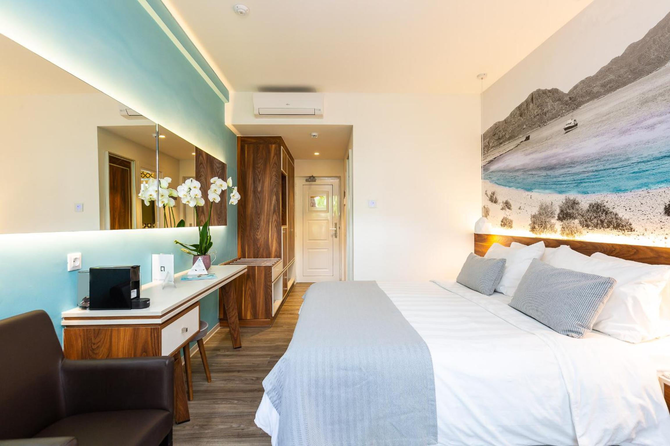 Junior Suite with Jetted Tub - Photo 22