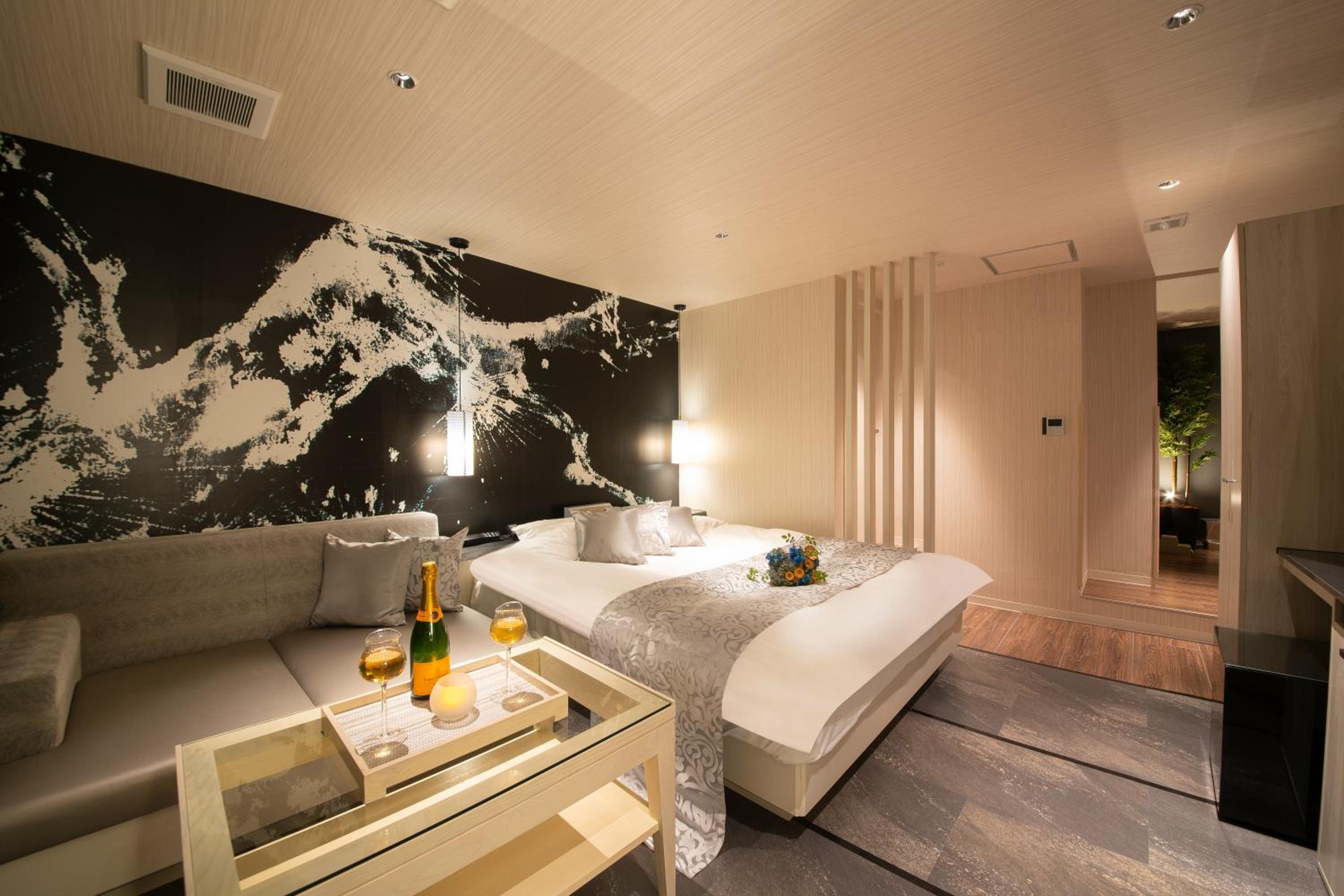 Standard Double Room - 21:00 Check-in photo 3