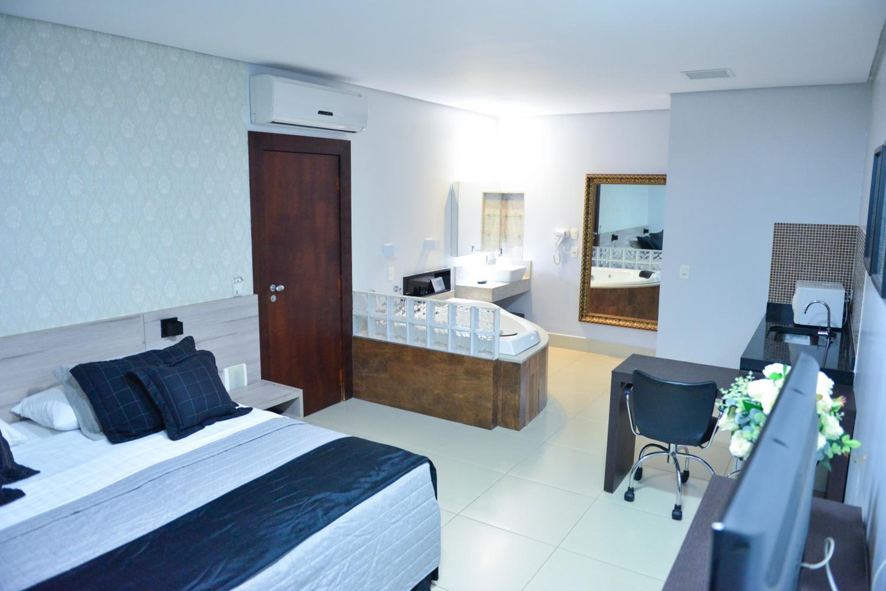 Studio with Spa Bath