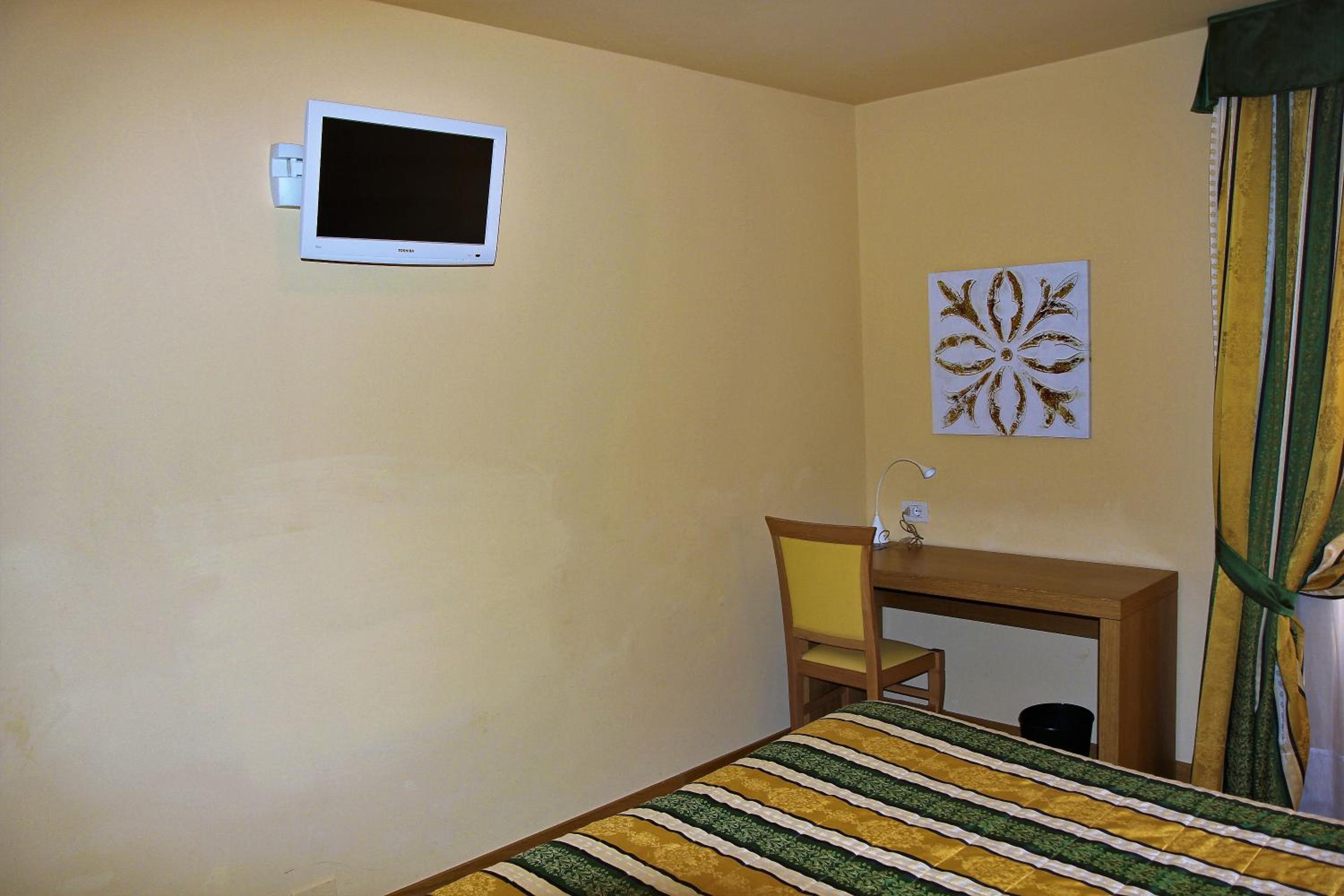 Economy Double Room photo 2