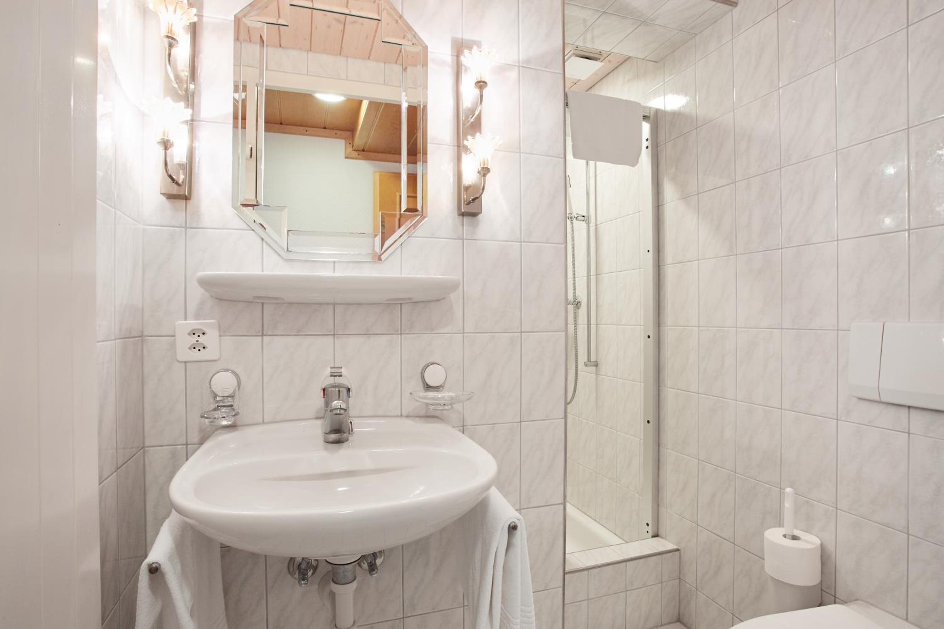 Economy Single Room with Free Parking photo 3
