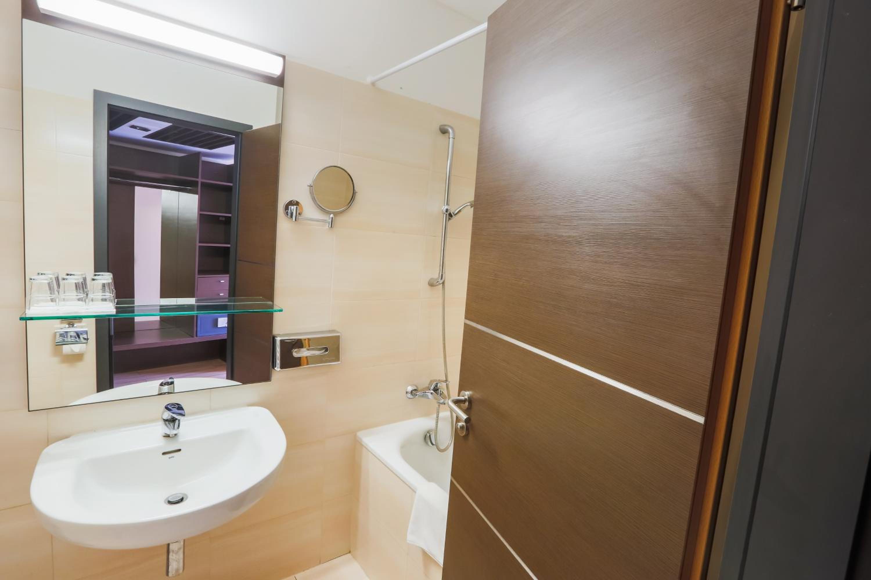 Double Room - Photo 13