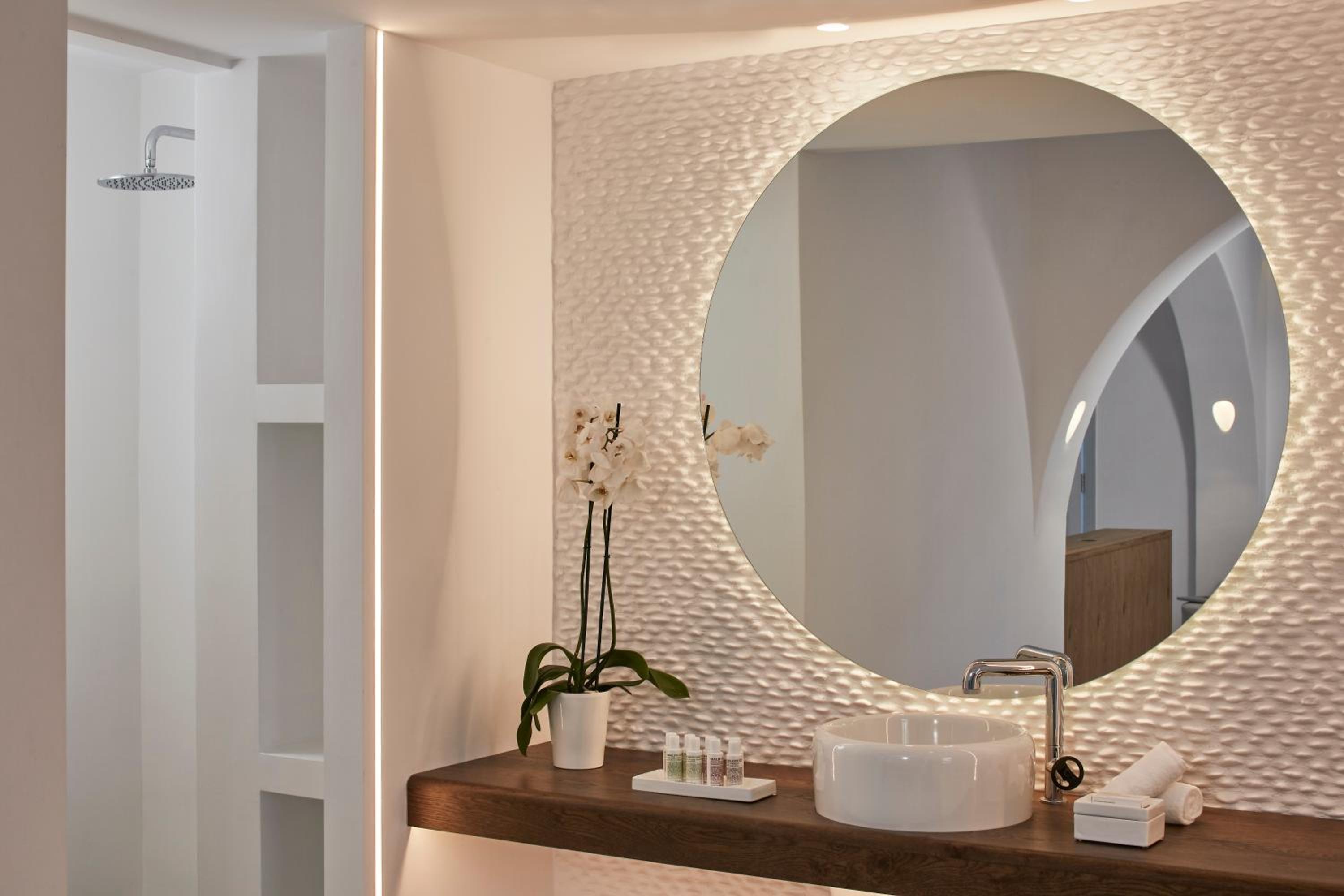 Signature Suite with Private pool photo 3