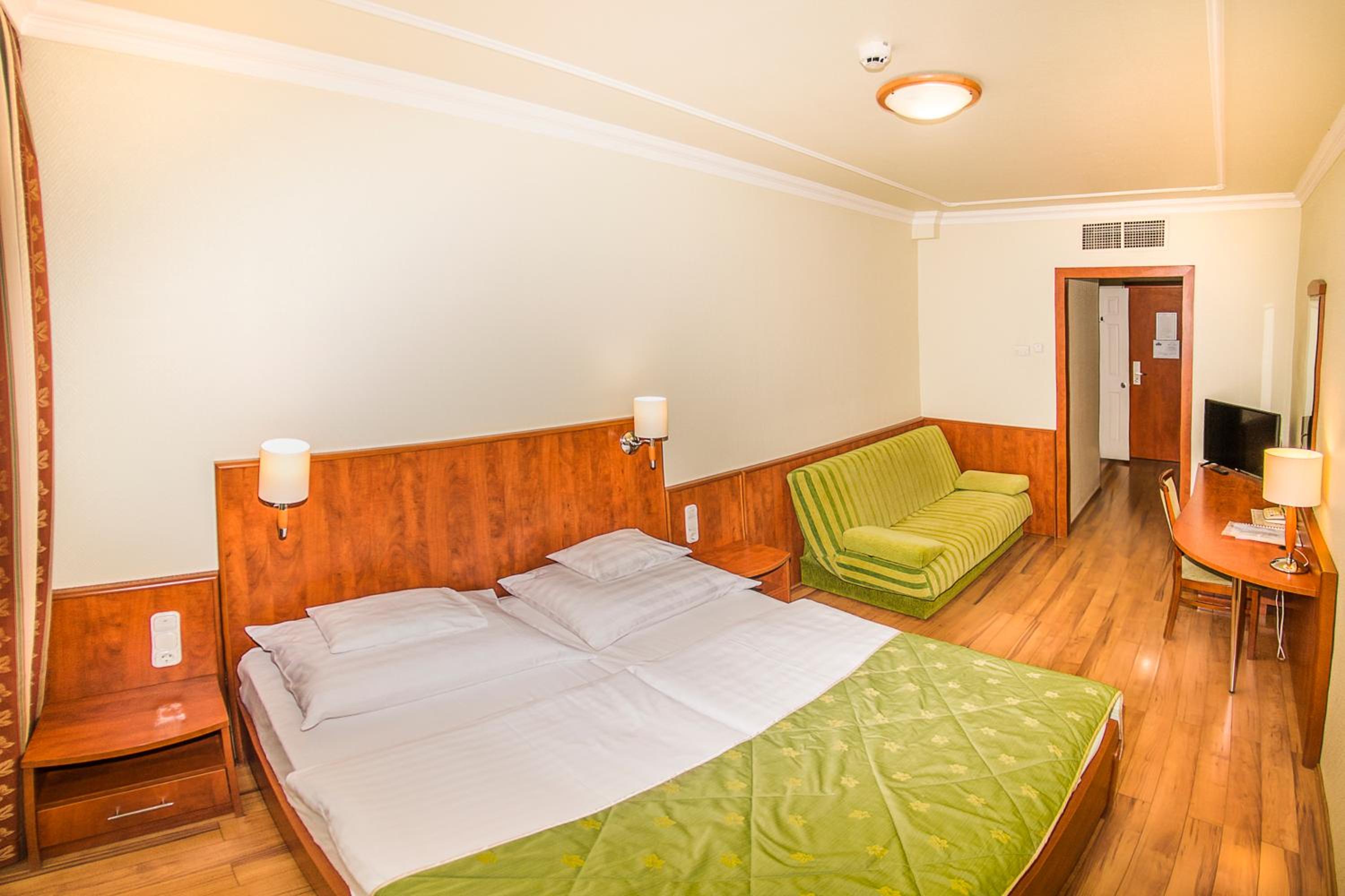 Standard Double or Twin Room with Balcony - Main Building photo 2