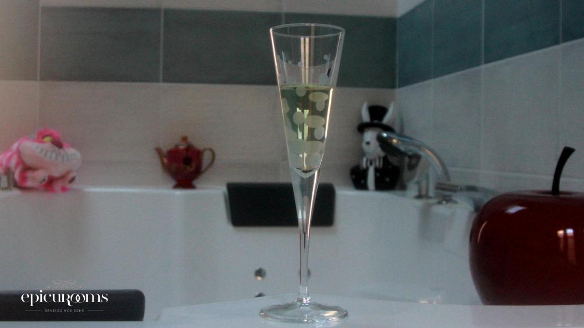 Double Room with Spa Bath photo 2