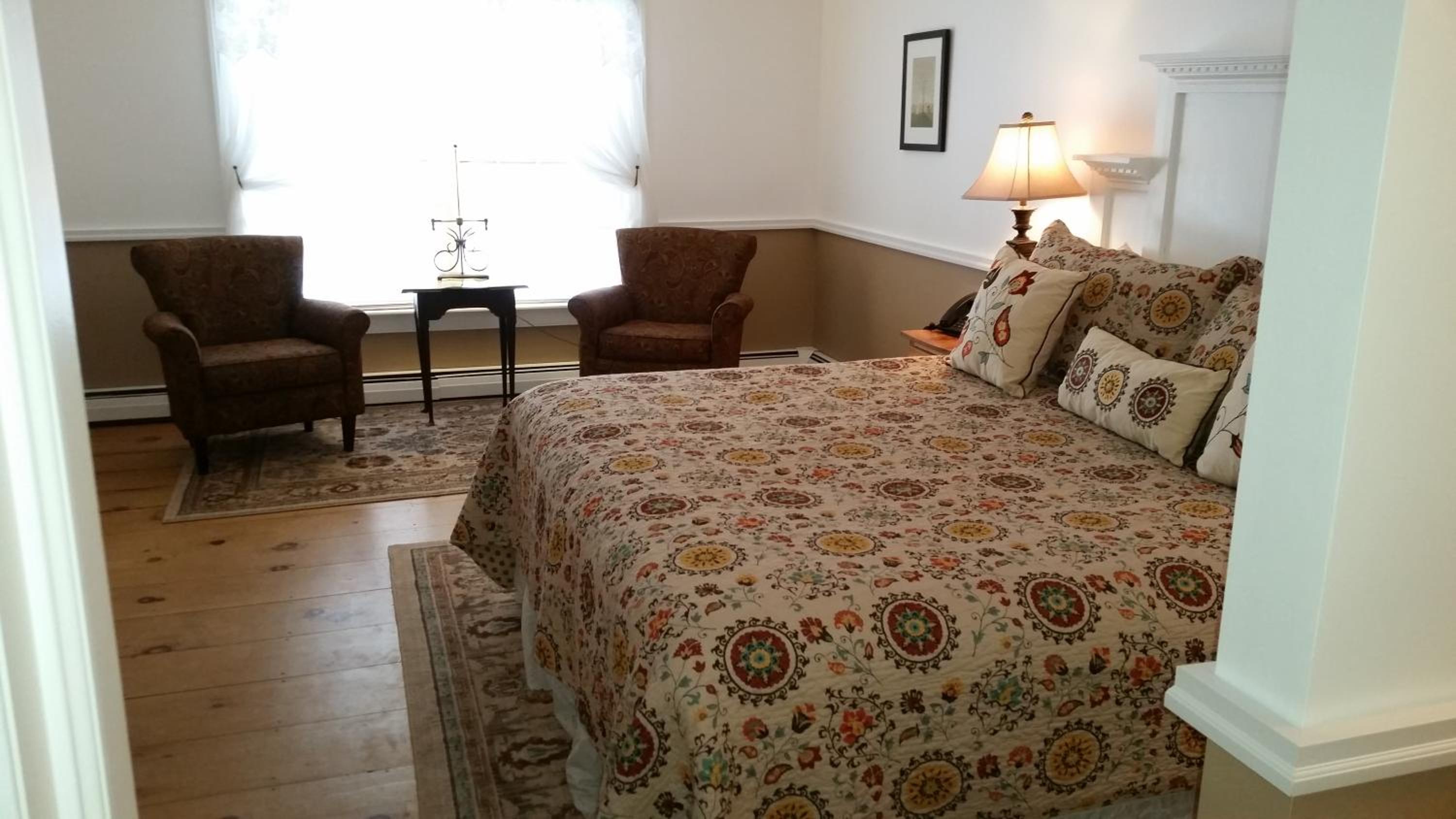 Deluxe King Room - Photo 3
