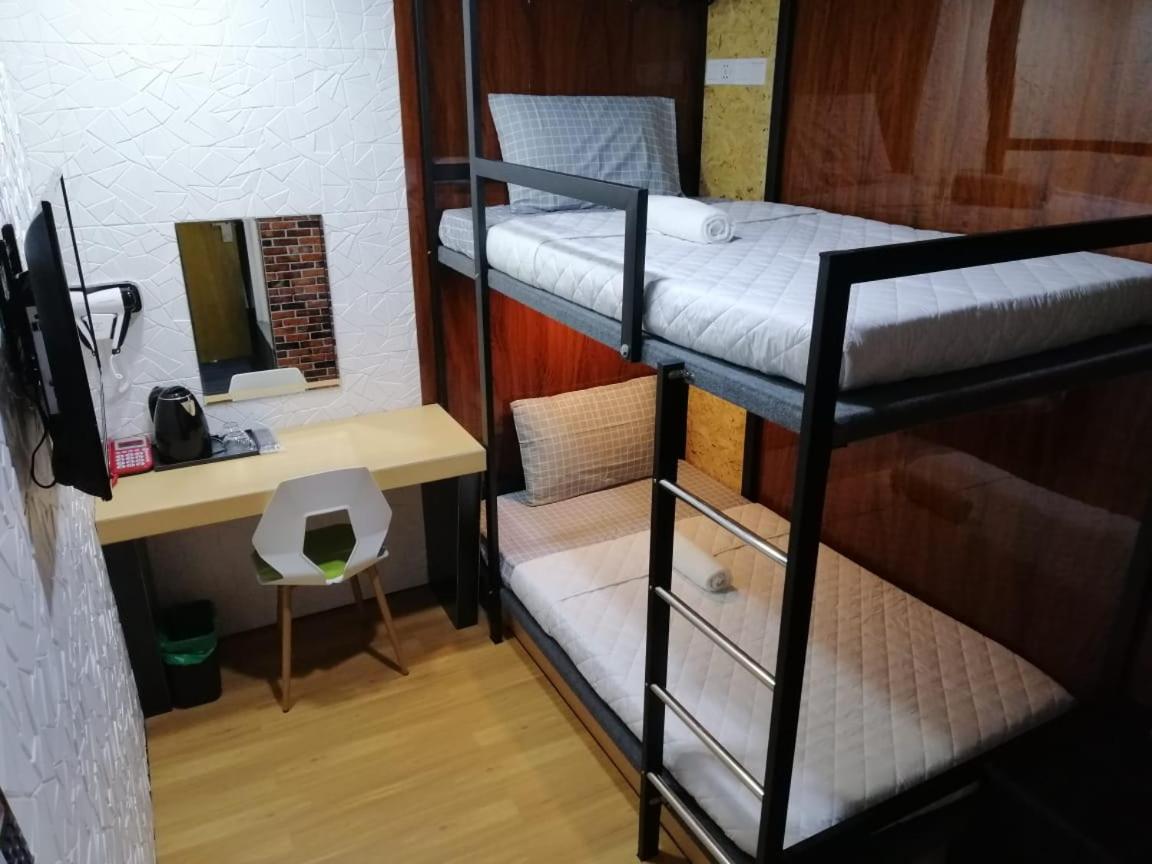 Twin Room with Bathroom photo 2