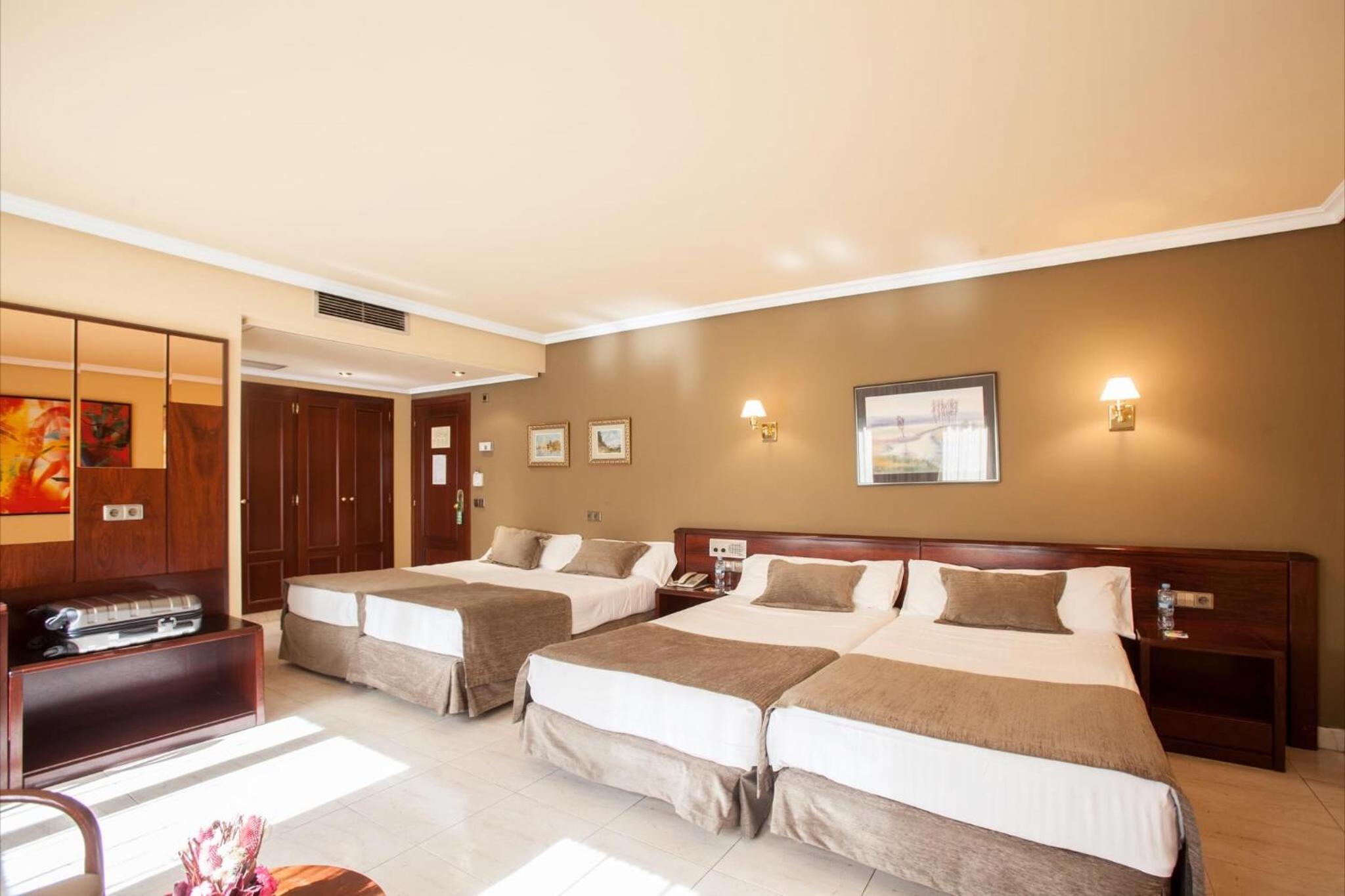 Standard  Room (2 Adults + 2 Children) photo 1