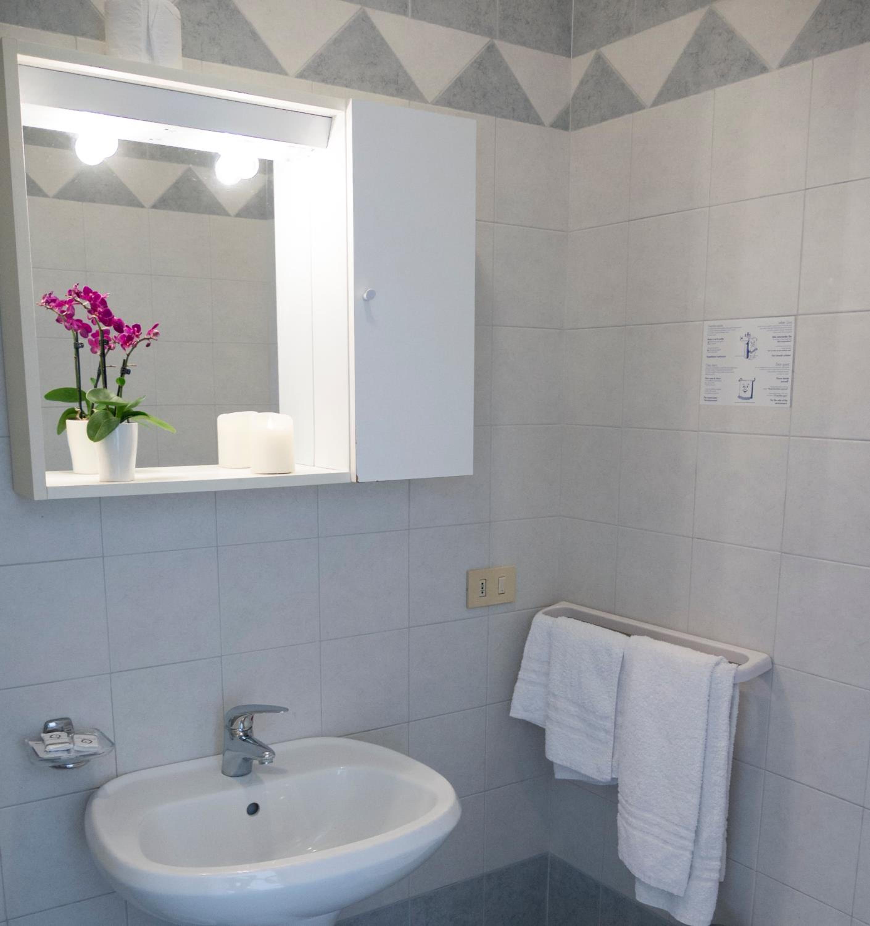 Double Room - Photo 5
