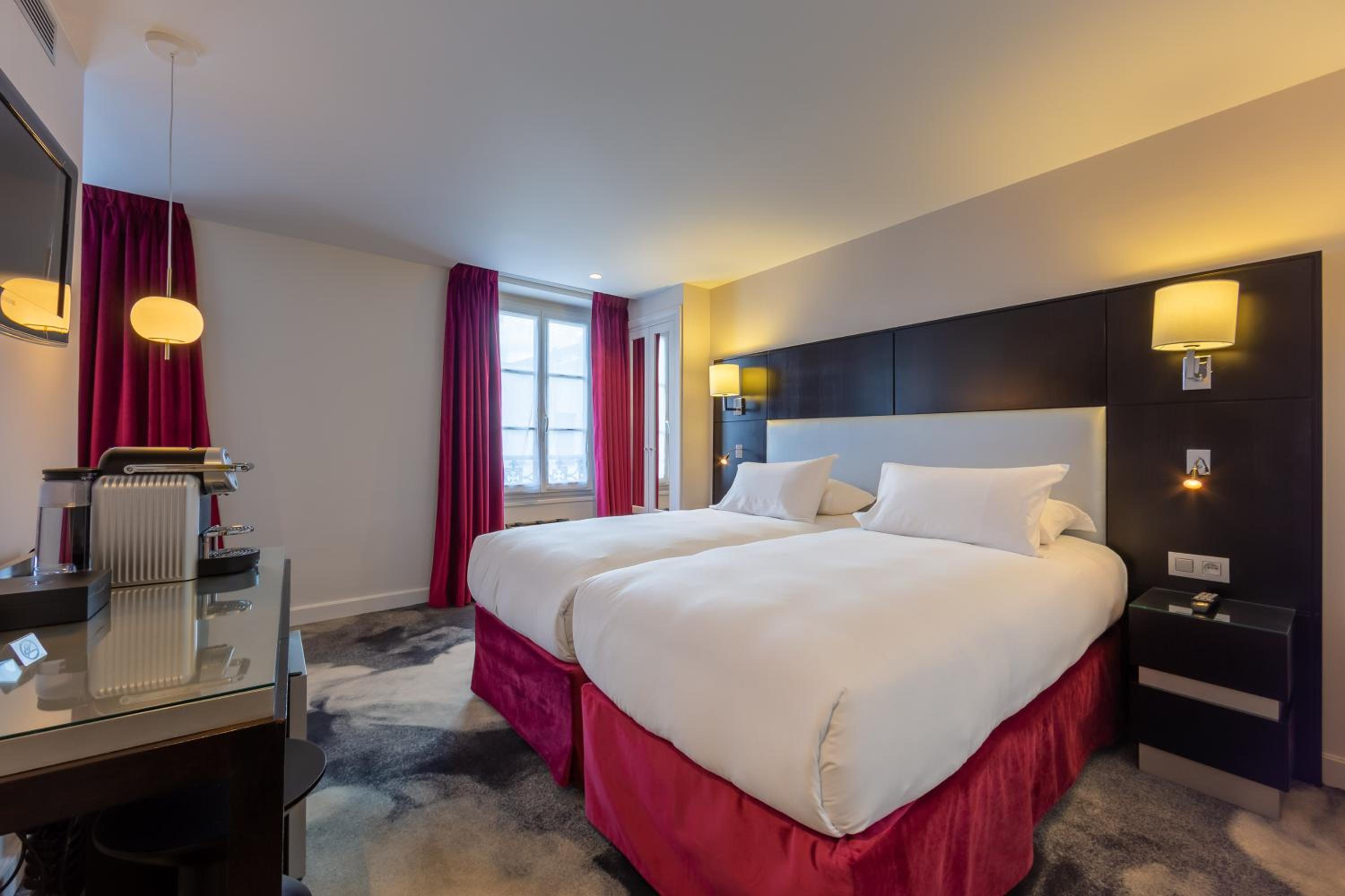 Triple Room with Bath photo 3