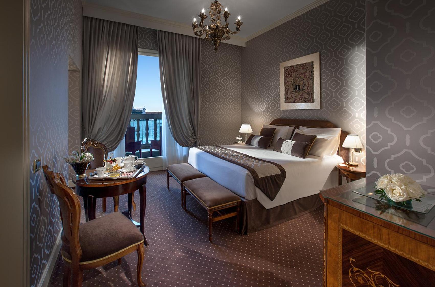 Junior Suite with Lagoon View and Terrace